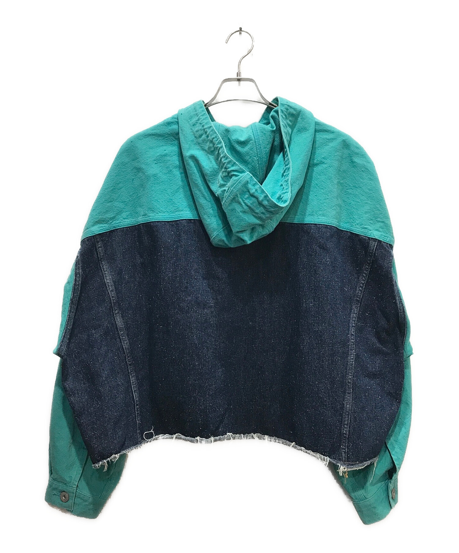 ジャケット・アウター doublet Denim Jacket ダブレットの24年秋冬、“薬草をイメージ”緑色ステッチのデニムパンツ