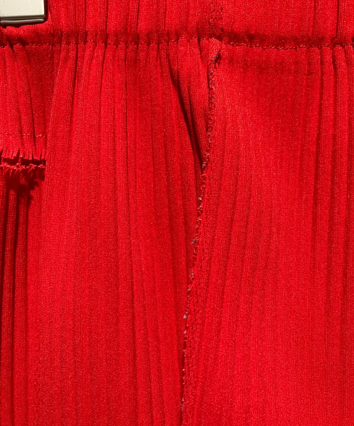 ミー イッセイミヤケ パンツ 赤 me isseymiyake 中古・古着通販】me ISSEY MIYAKE (ミーイッセイ ミヤケ) プリーツ