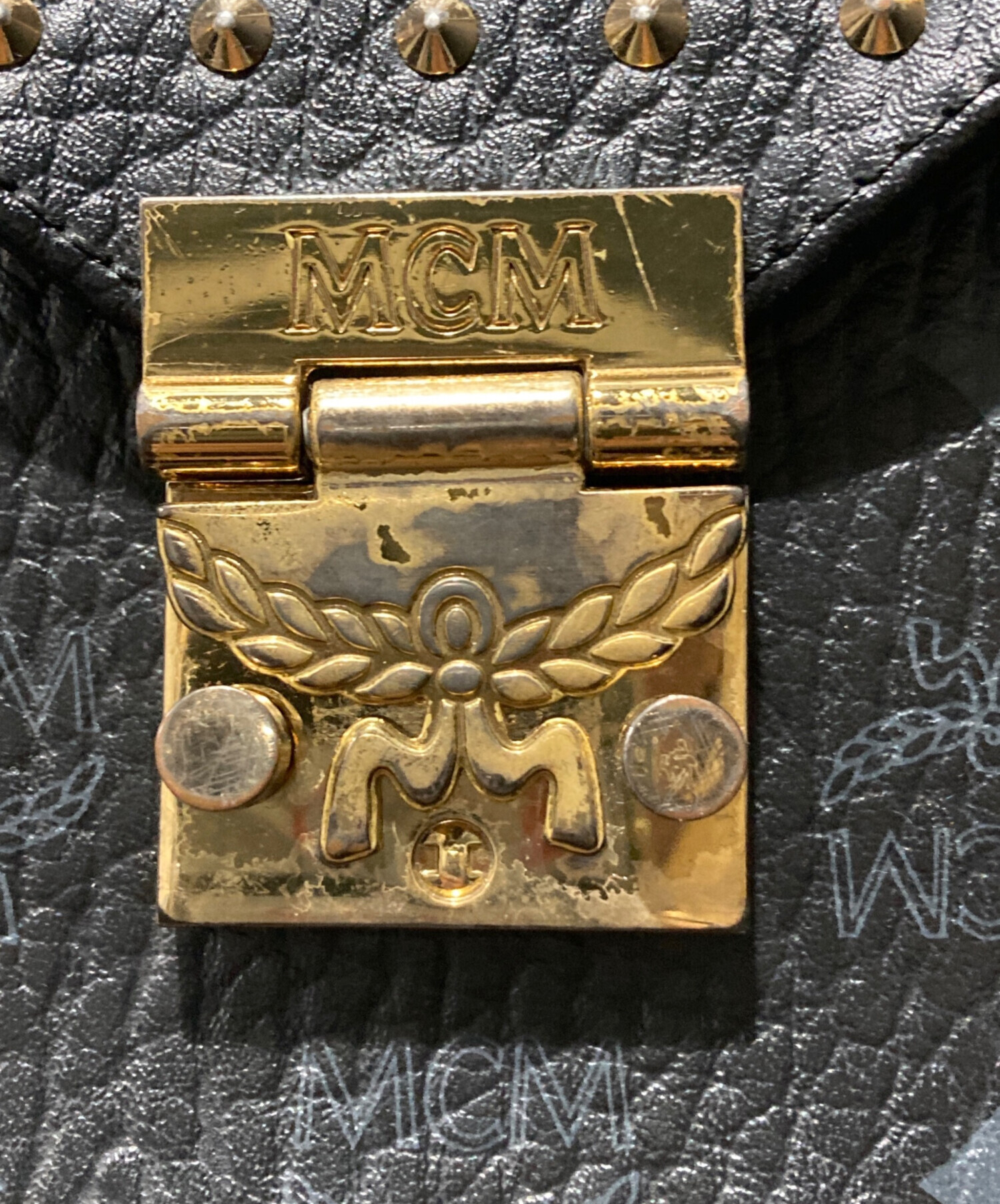 中古・古着通販】MCM (エムシーエム) スタッズショルダーバッグ