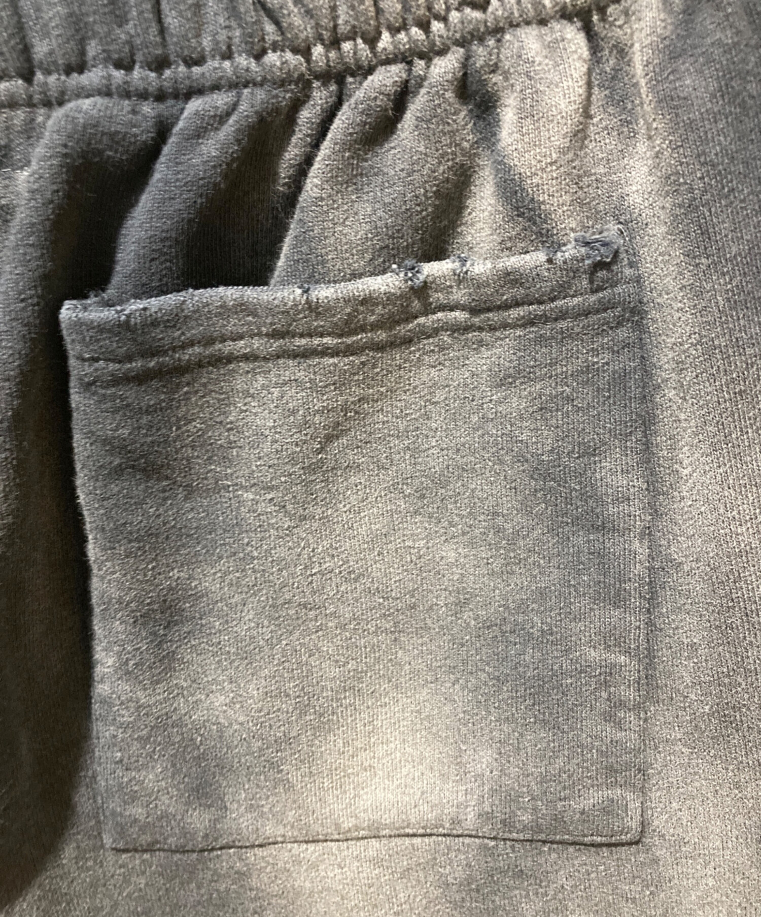 中古・古着通販】KAMIYA (カミヤ) PRINTED SWEAT PANTS グレー 中古・古着通販】KAMIYA (カミヤ) PRINTED SWEAT PANTS グレー