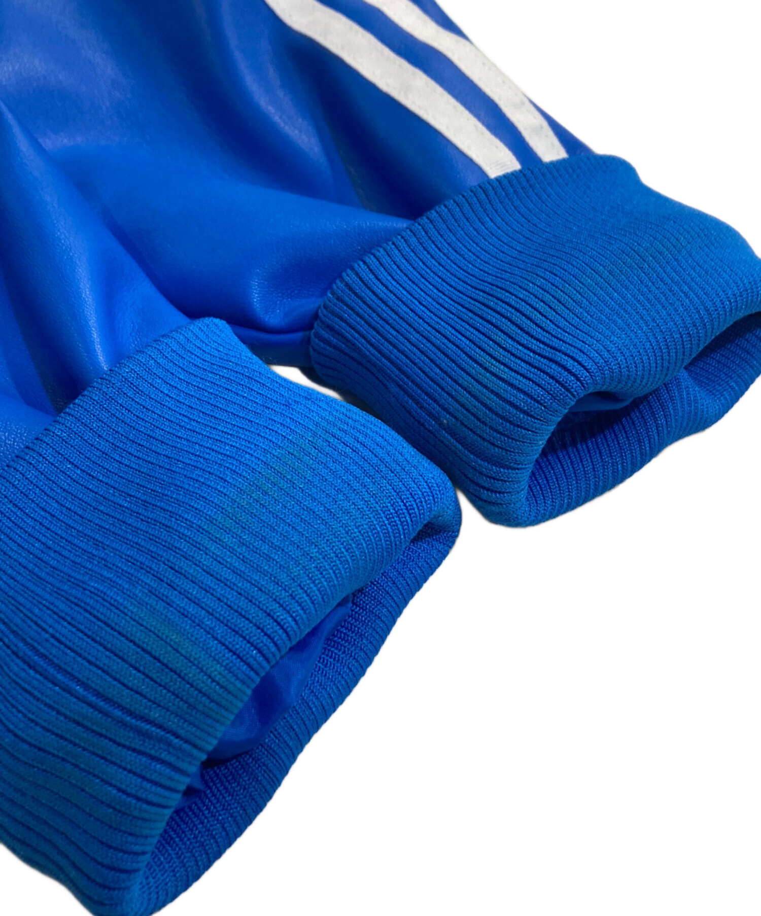  ファイヤーバード フェイクレザー トラックジャケット ブルー XL 中古・古着通販】adidas (アディダス) フェイクレザーアディカラー