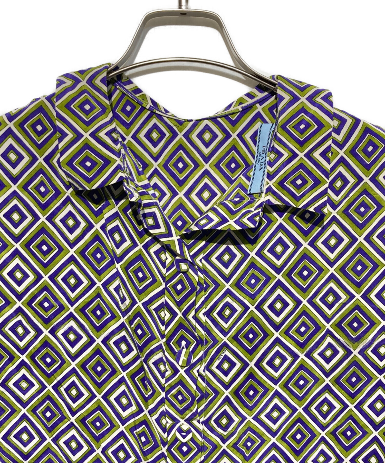 PRADA プラダ シルク ビーズネック ノースリーブ トップス サイズ40 中古・古着通販】PRADA (プラダ) シルク総柄ノースリーブブラウス