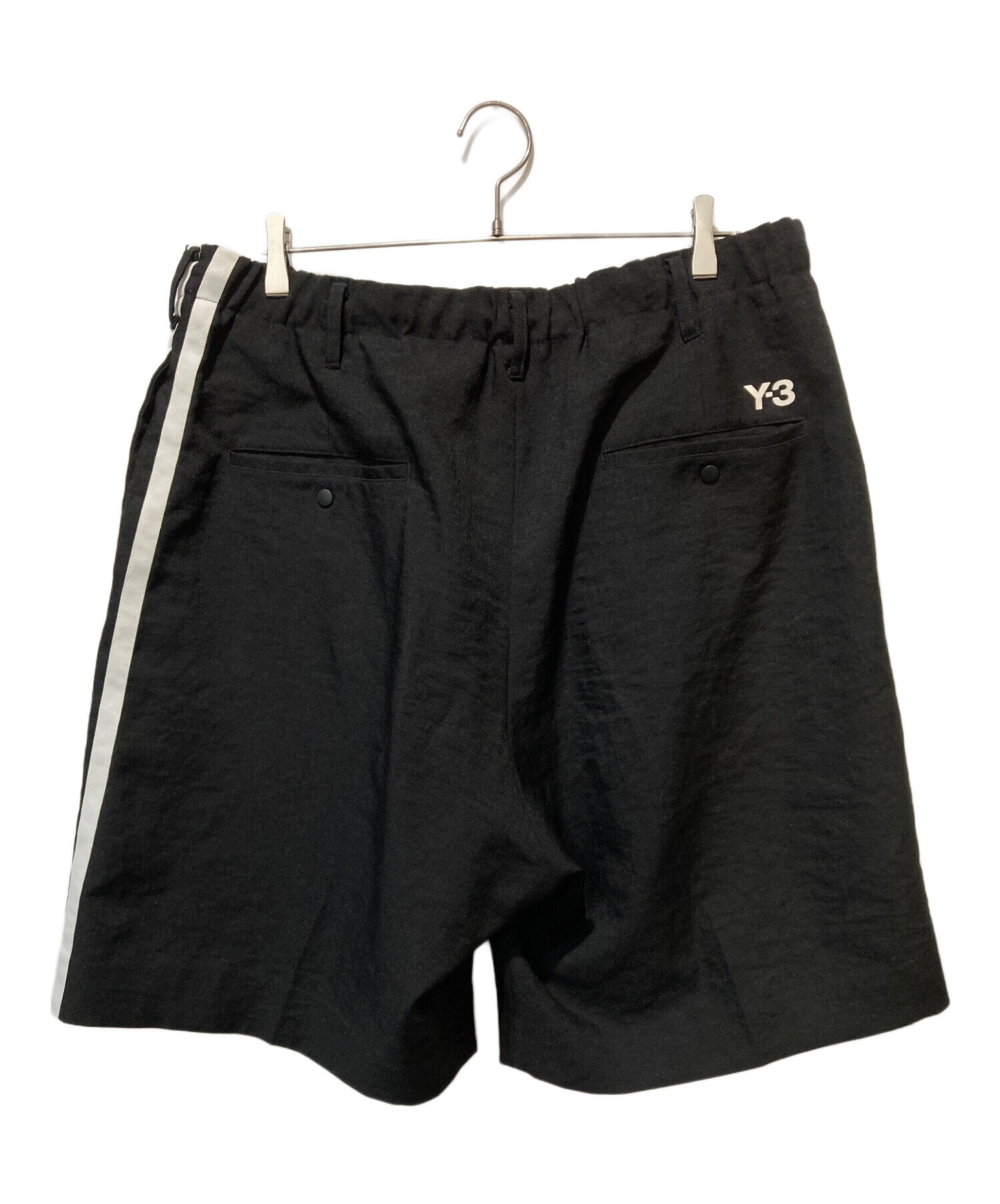 Y-3 ワイスリー スリーストライプ ラバーロゴ ショーツ 黒 ワイド 膝上丈 中古・古着通販】Y-3 (ワイスリー) ELEGANT 3 STP SHORTS SHORT