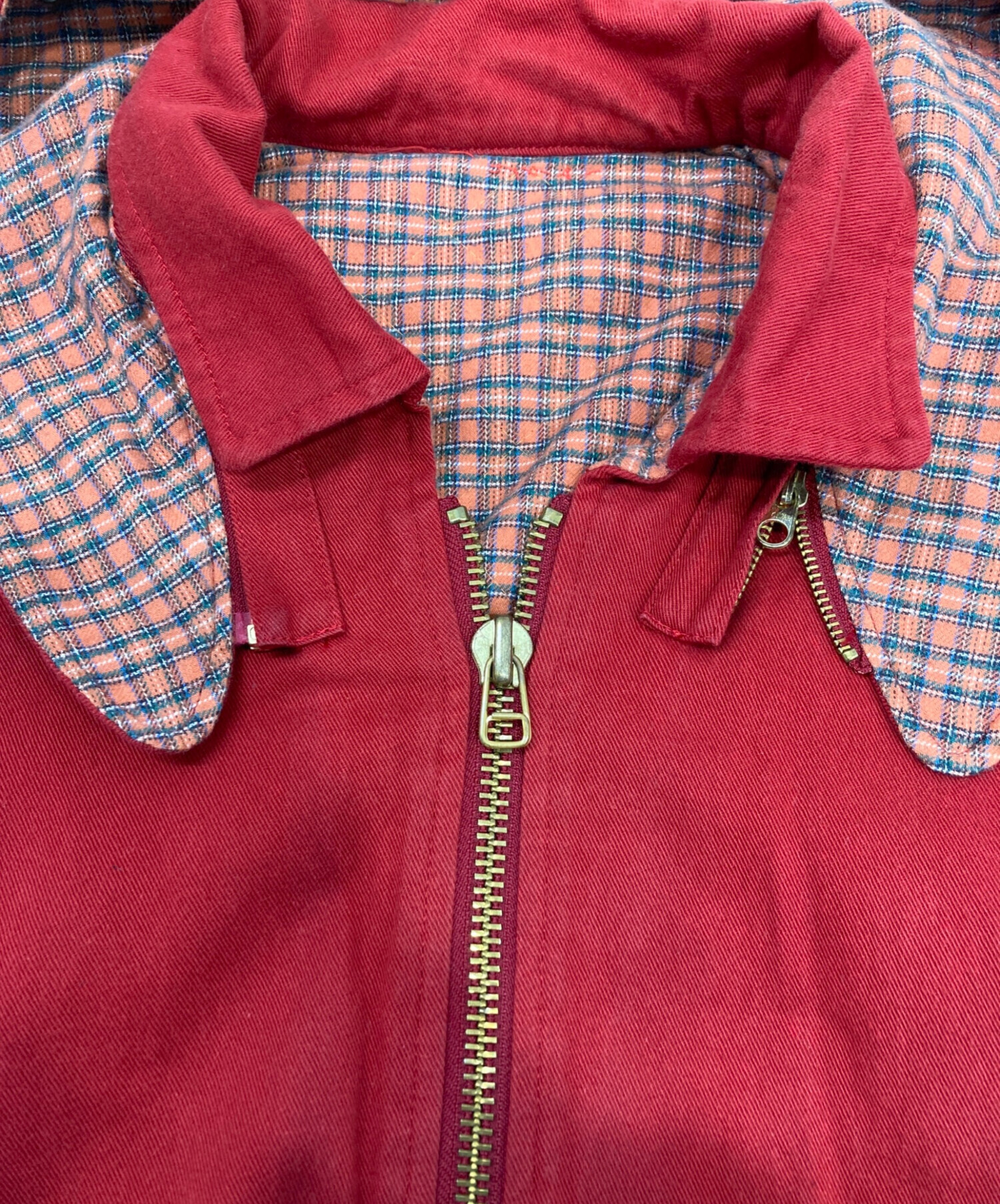 【試着のみ】ピンクハウス くすみピンク ピコフリル使い フード付き薄手ジャケット PINK HOUSE（ピンクハウス）の「フード付きフリルデニム