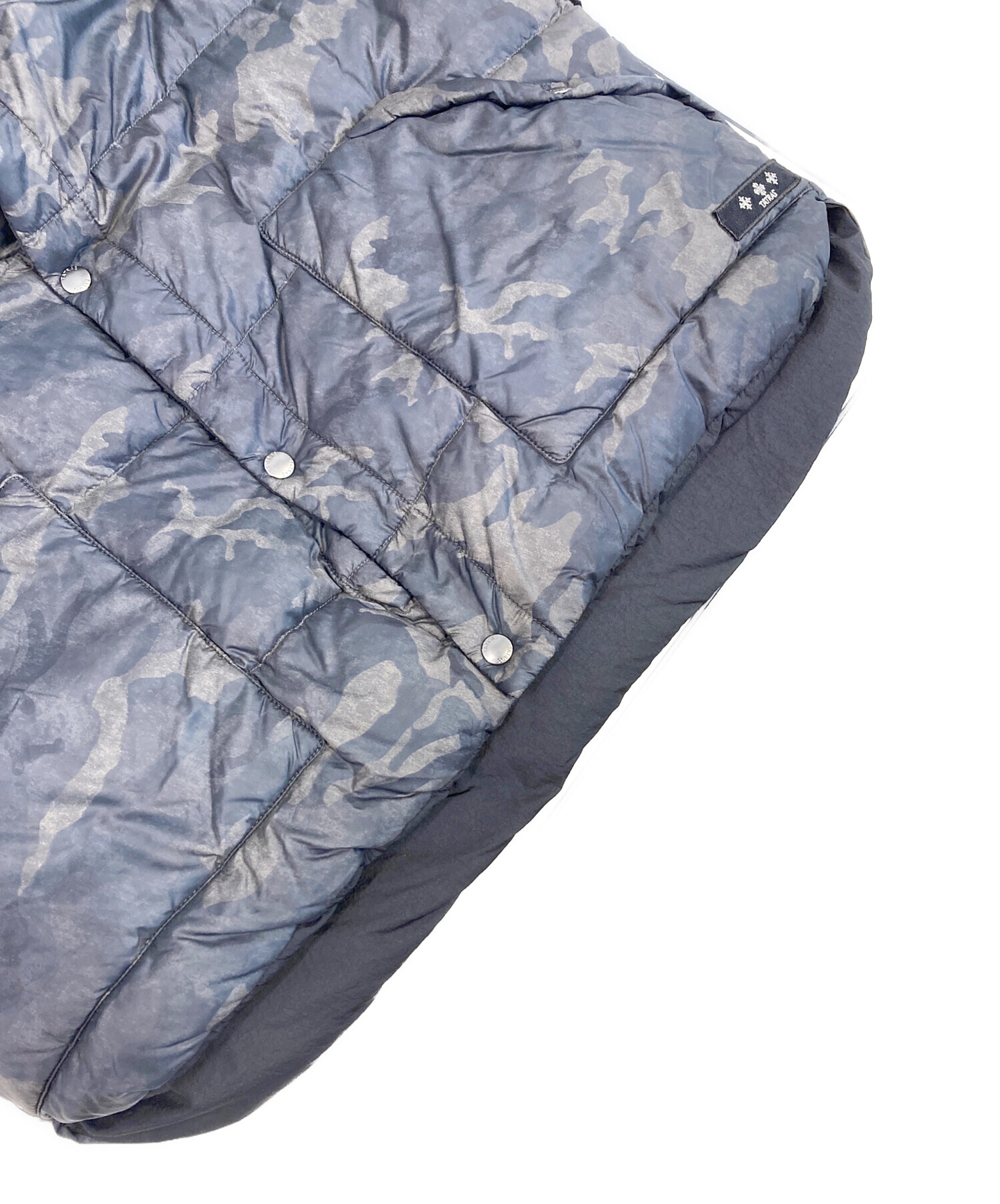 中古・古着通販】TATRAS (タトラス) カモ柄リバーシブルダウンベスト