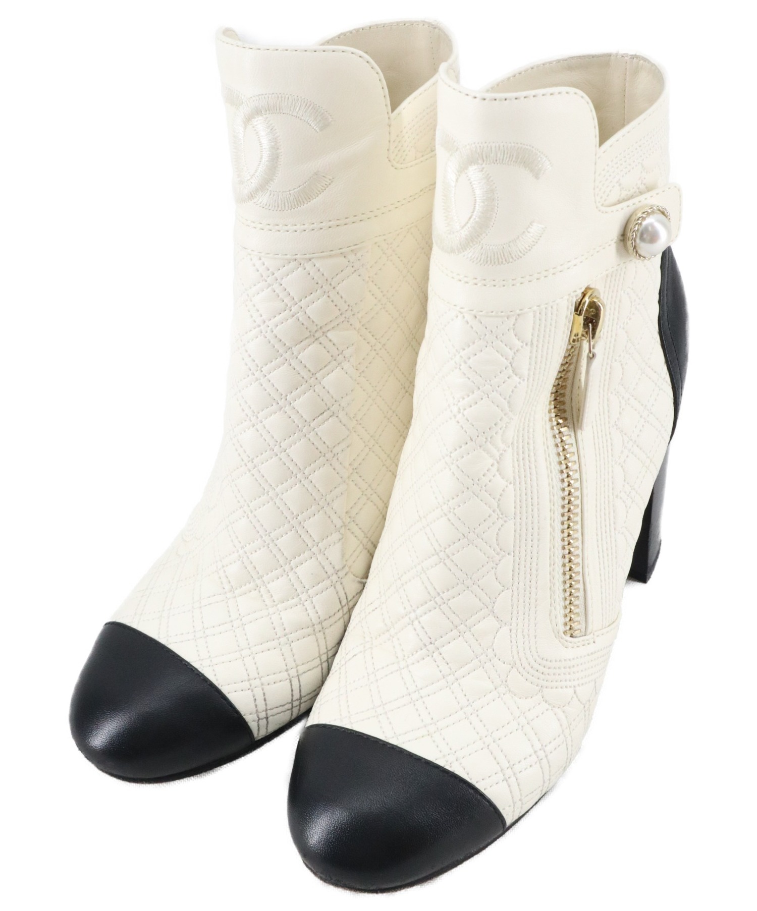 中古・古着通販】CHANEL (シャネル) ショートブーツ ホワイト