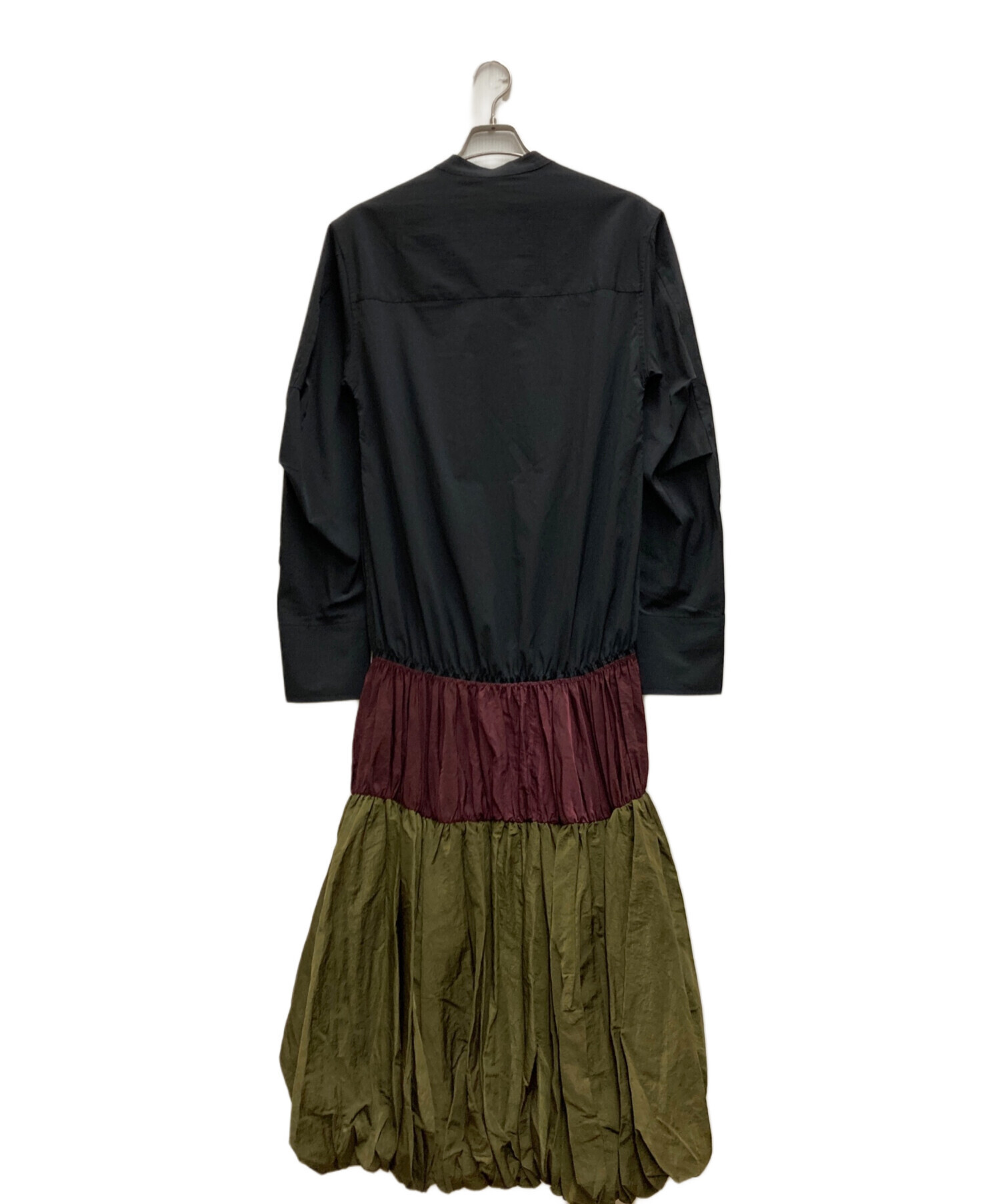 UN3D.（アンスリード）の「バルーンカットワンピース