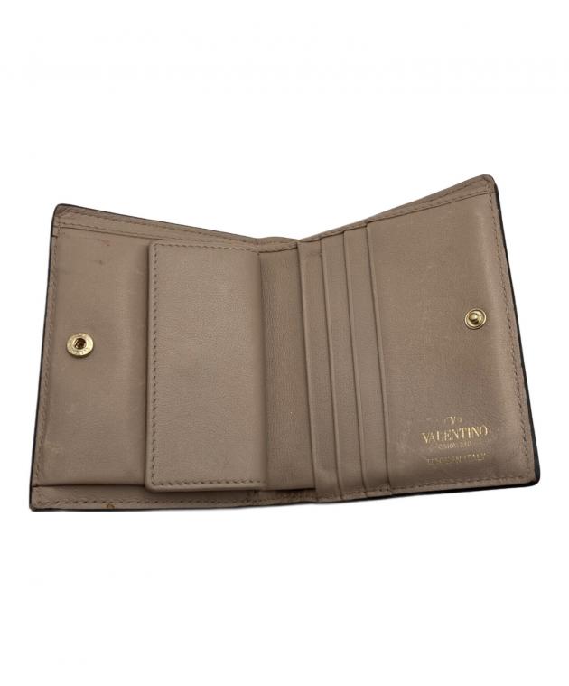 VALENTINO ヴァレンティノ　スタッズ付き二つ折り　財布　パウダーベージュ 中古・古着通販】VALENTINO (ヴァレンティノ) スタッズコンパクト