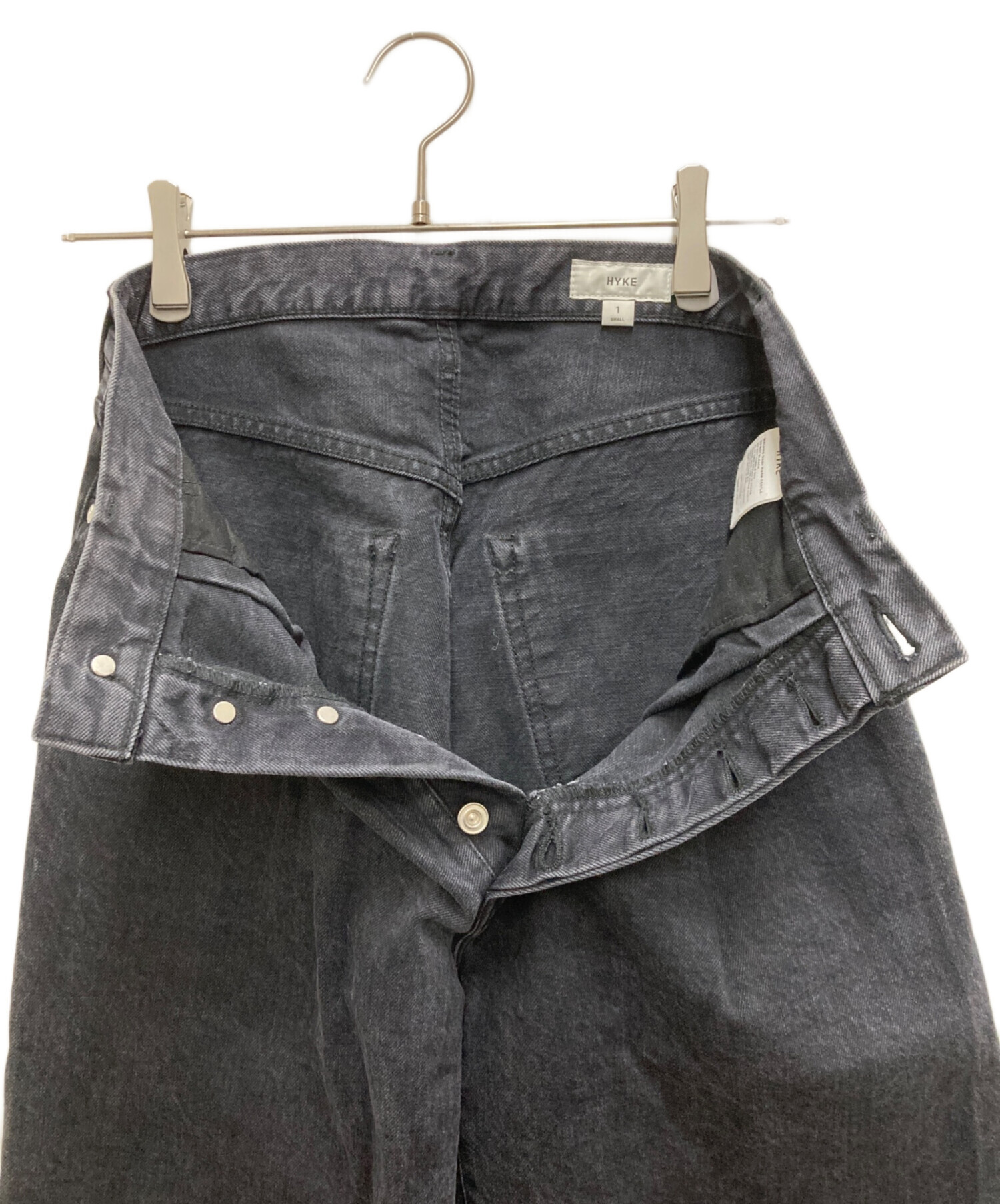 HYKE タックワイドデニムblack サイズ3 中古・古着通販】HYKE (ハイク) タックワイドデニムパンツ ブラック