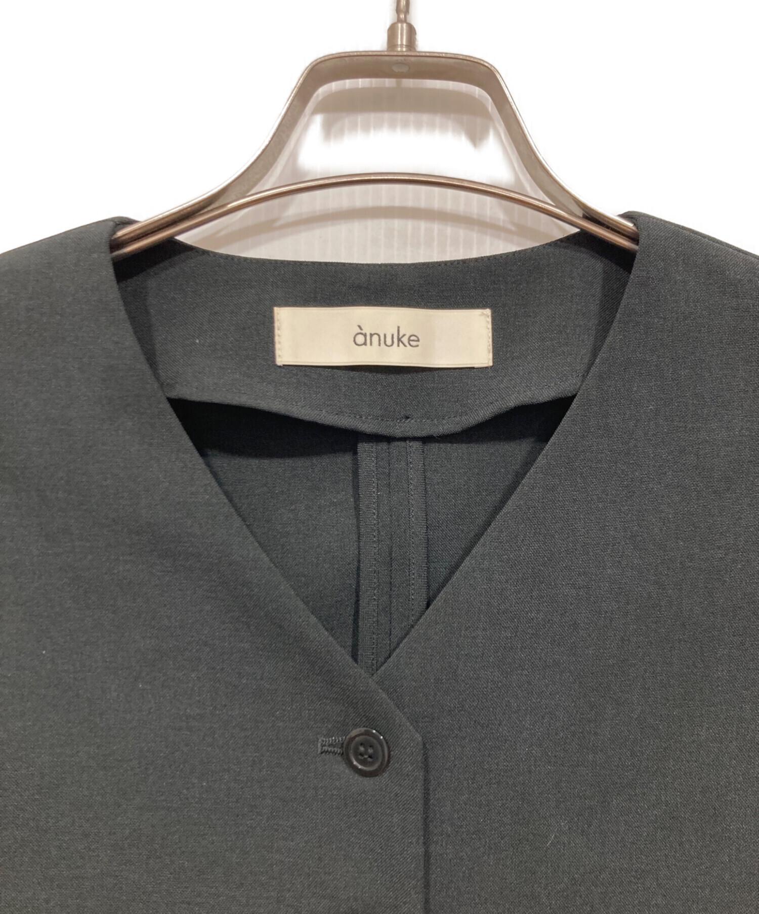 中古・古着通販】ANUKE (アンヌーク) Vneck Compact Shirts ブラック