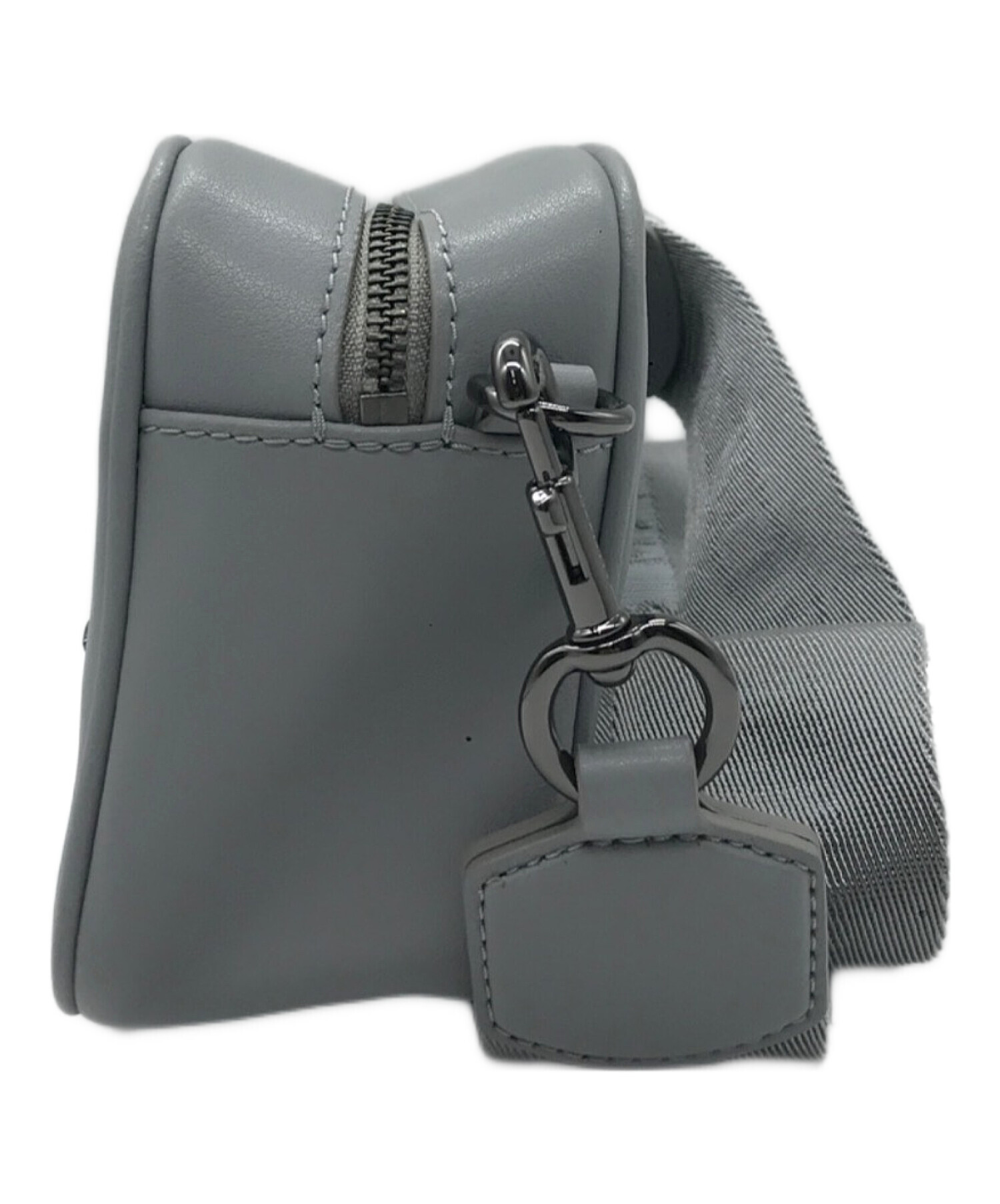 MARC JACOBS グレー ショルダーバッグ 中古・古着通販】MARC JACOBS (マークジェイコブス) ショルダーバッグ
