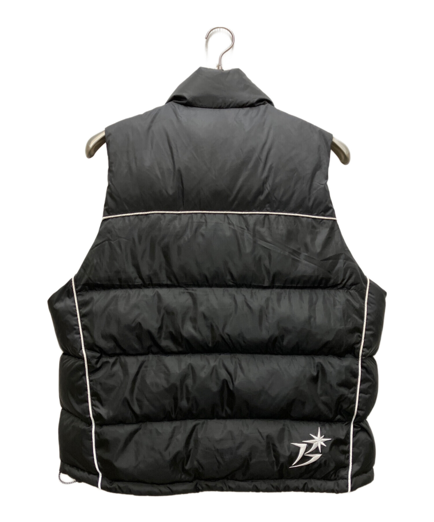 中古・古着通販】BoTT (ボット) B LOGO DOWN BEST ブラック サイズ:M 中古・古着通販】BoTT (ボット) B LOGO DOWN BEST ブラック サイズ:M