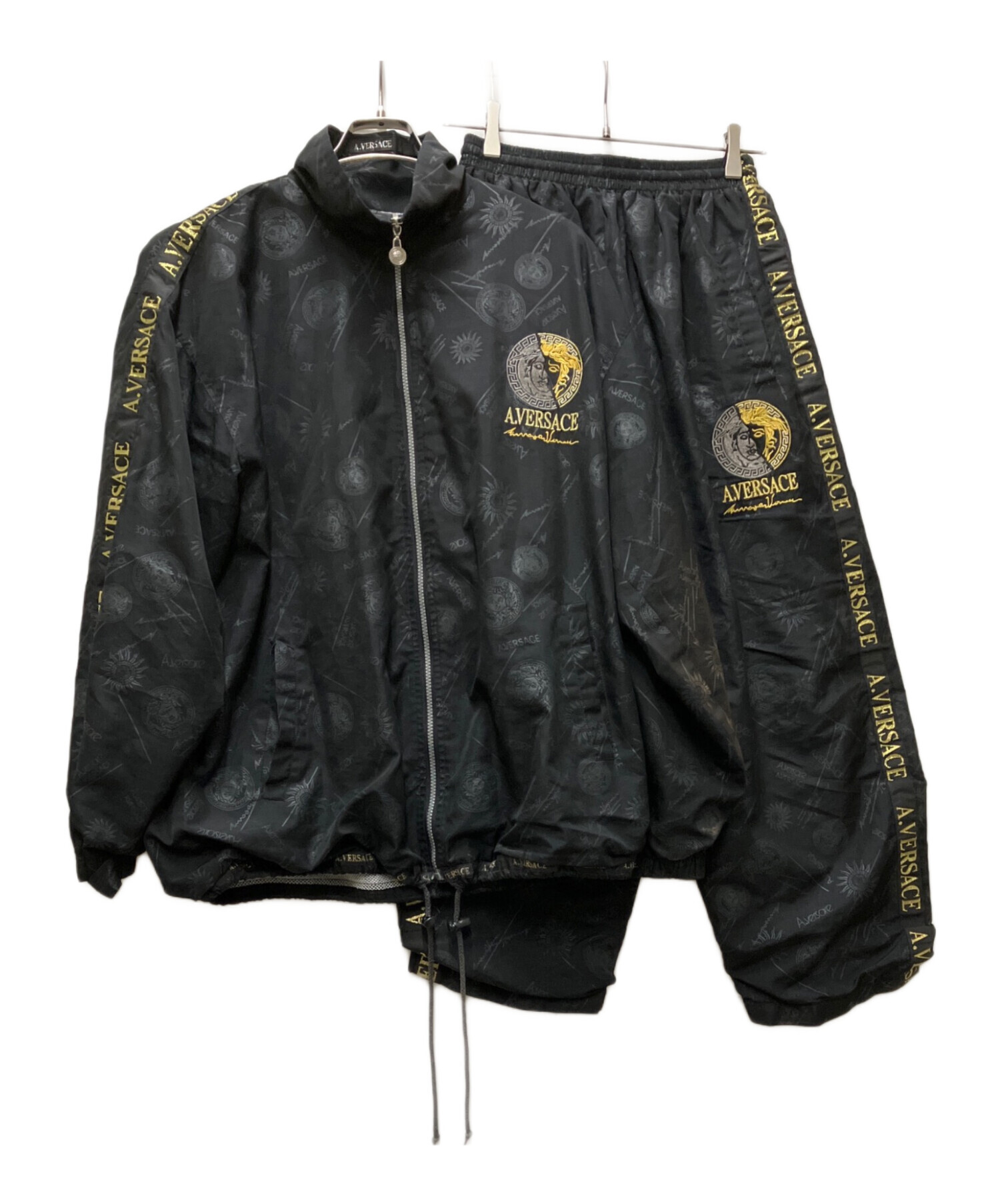 A.VERSACE ブラック　ジャージ　セットアップ メデューサ　袖ロゴ 中古・古着通販】A.VERSACE (アルフレッドヴェルサーチ) メデューサ
