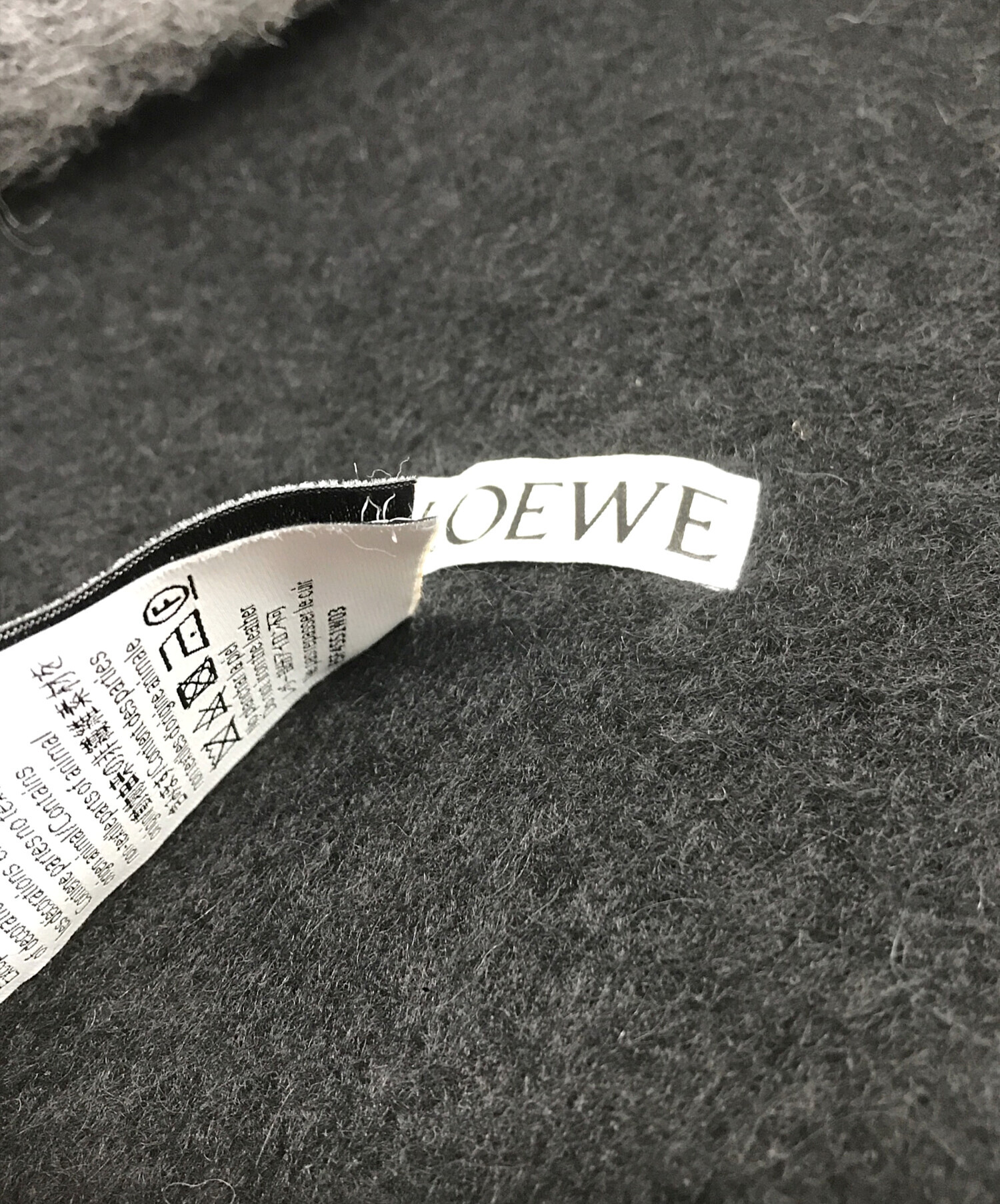 新品未使用　LOEWE フリンジ付きマフラー グレー/ブラック 中古・古着通販】LOEWE (ロエベ) フリンジマフラー グレー｜ブランド
