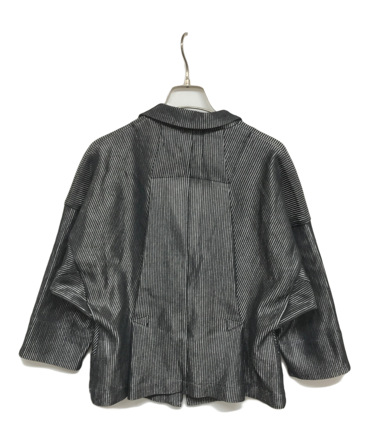 HaaT ISSEY MIYAKE シャーリングストライプジャケット 中綿入り 中古・古着通販】ISSEY MIYAKE (イッセイミヤケ) コットン ストライプ
