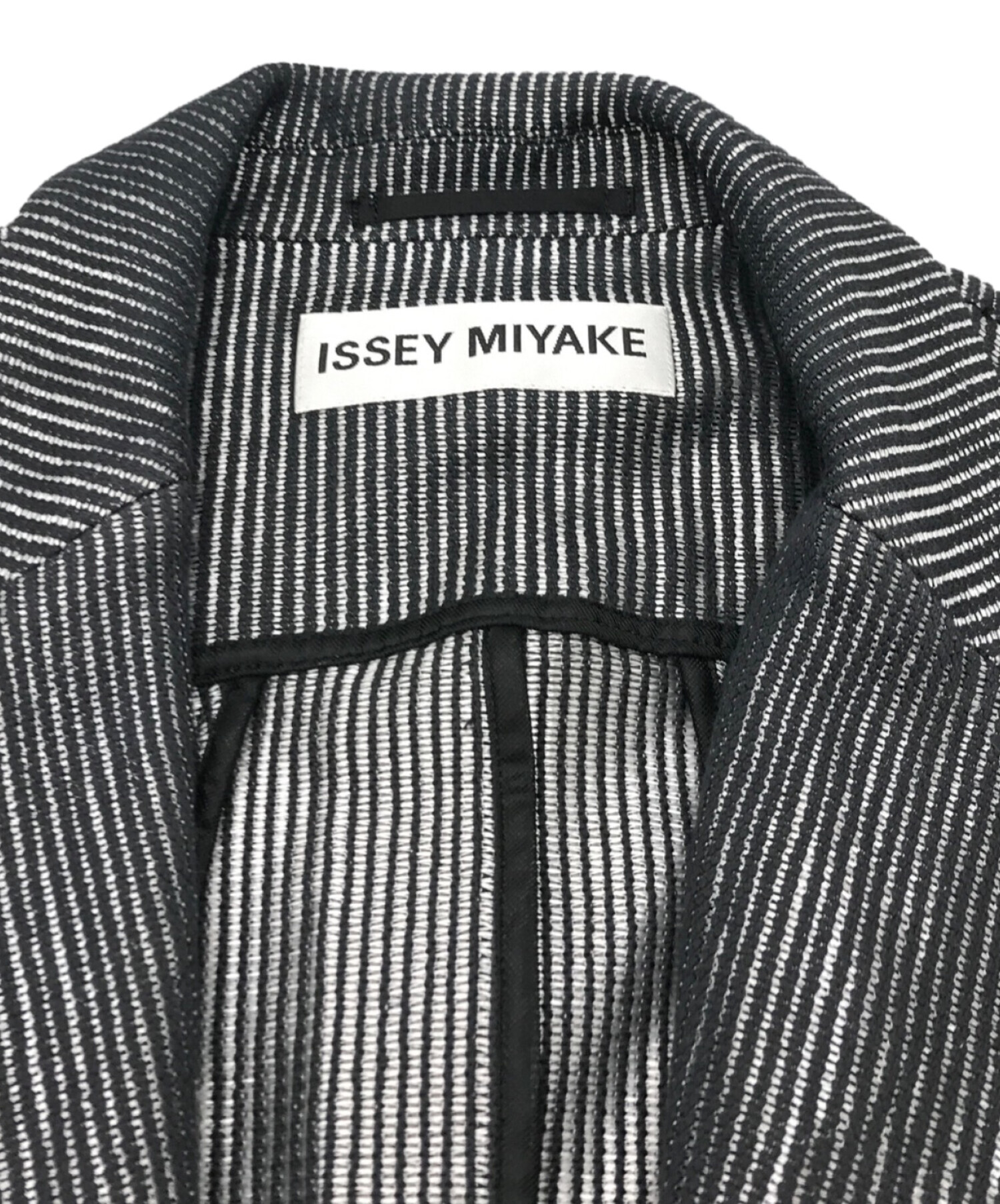 HaaT ISSEY MIYAKE シャーリングストライプジャケット 中綿入り 中古・古着通販】ISSEY MIYAKE (イッセイミヤケ) コットン ストライプ
