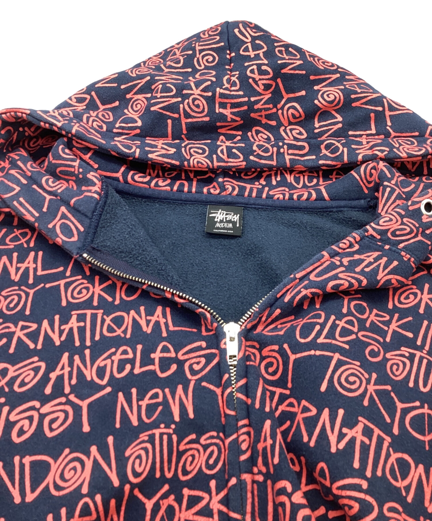 STUSSY フルジップパーカー 総プリント柄 M 中古・古着通販】stussy (ステューシー) 総柄ジップパーカー レッド