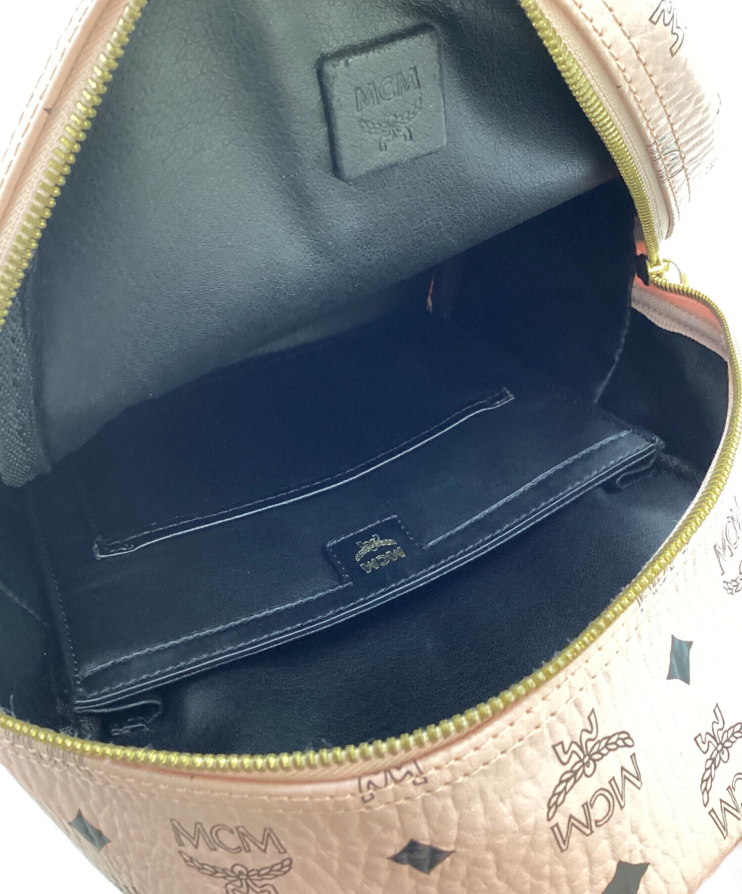 中古・古着通販】MCM (エムシーエム) Stark サイドスタッズ バック