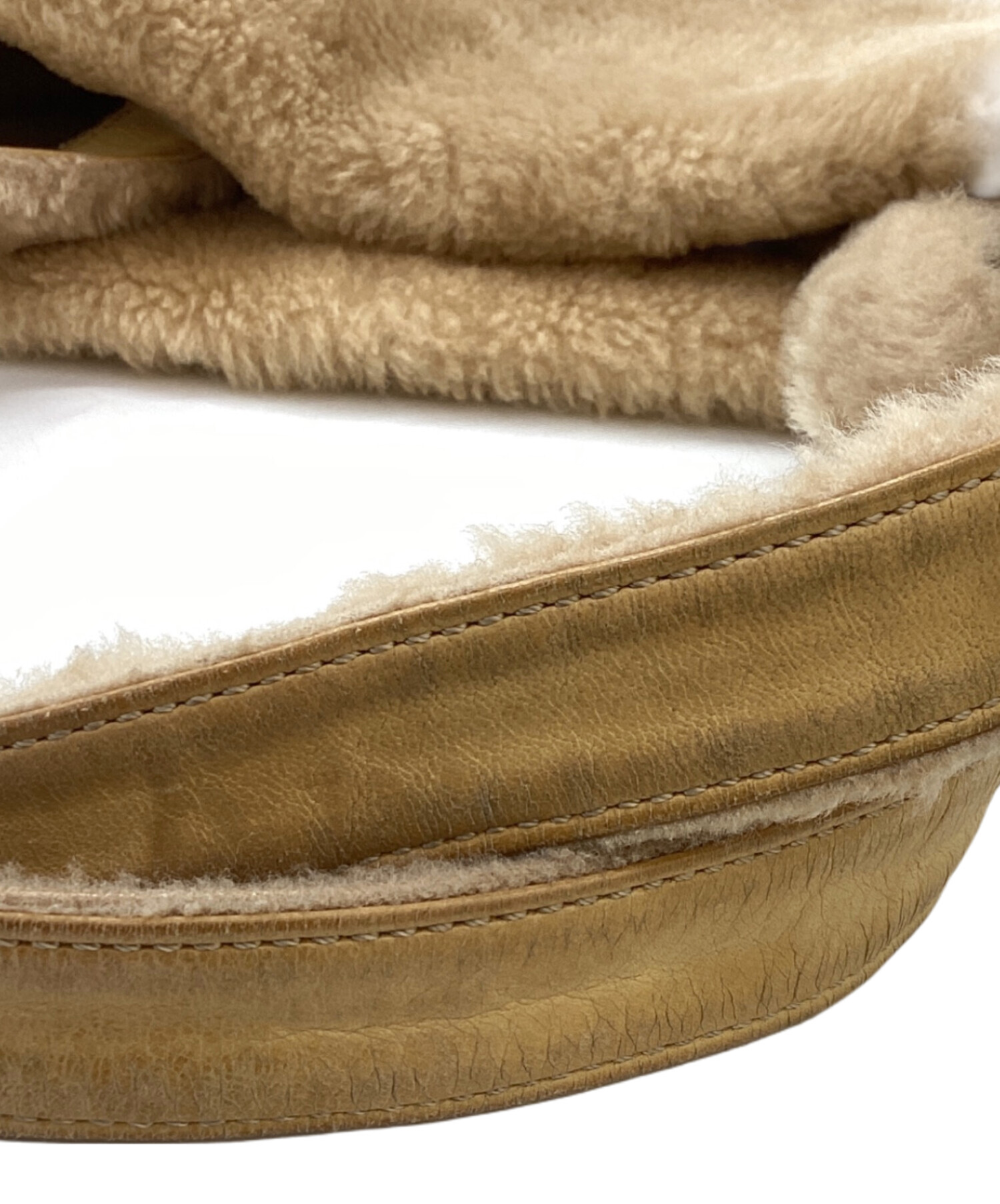 未使用 ロエベ ムートン ファー ポーチ小物 毛皮 レザー アクセサリー コスメ 未使用 ロエベ ムートン ファー ポーチ小物 毛皮 レザー アクセサリー