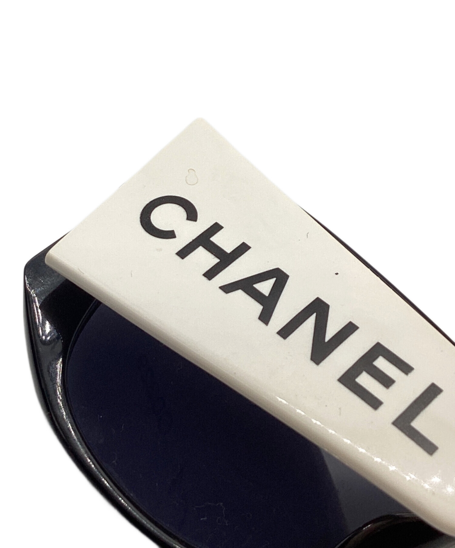 希少 CHANEL 05251 C0229 ロゴ サングラス ブラック/ホワイト 中古・古着通販】CHANEL (シャネル) サングラス/05251 C0229 ホワイト