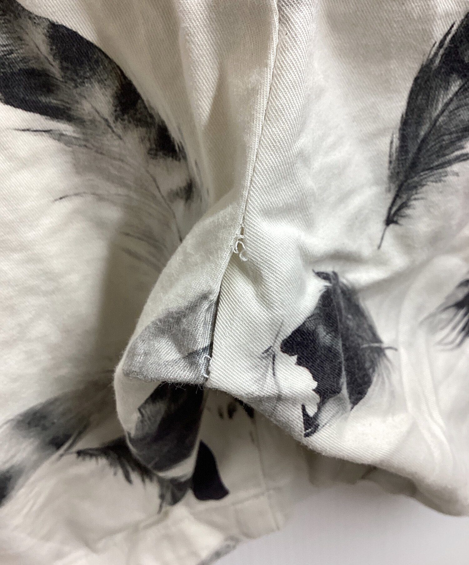 中古・古着通販】TATRAS (タトラス) 羽柄ショートパンツ ホワイト