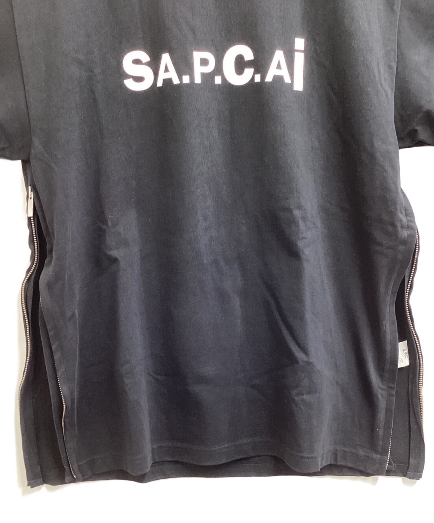 中古・古着通販】A.P.C. (アーペーセー) sacai (サカイ) ロゴプリントT