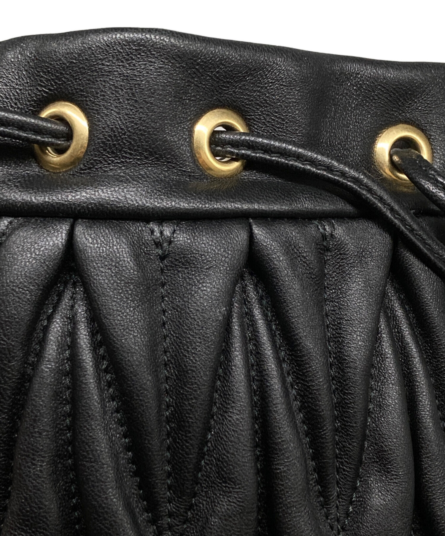 中古・古着通販】MIU MIU (ミュウミュウ) マトラッセ巾着バッグ