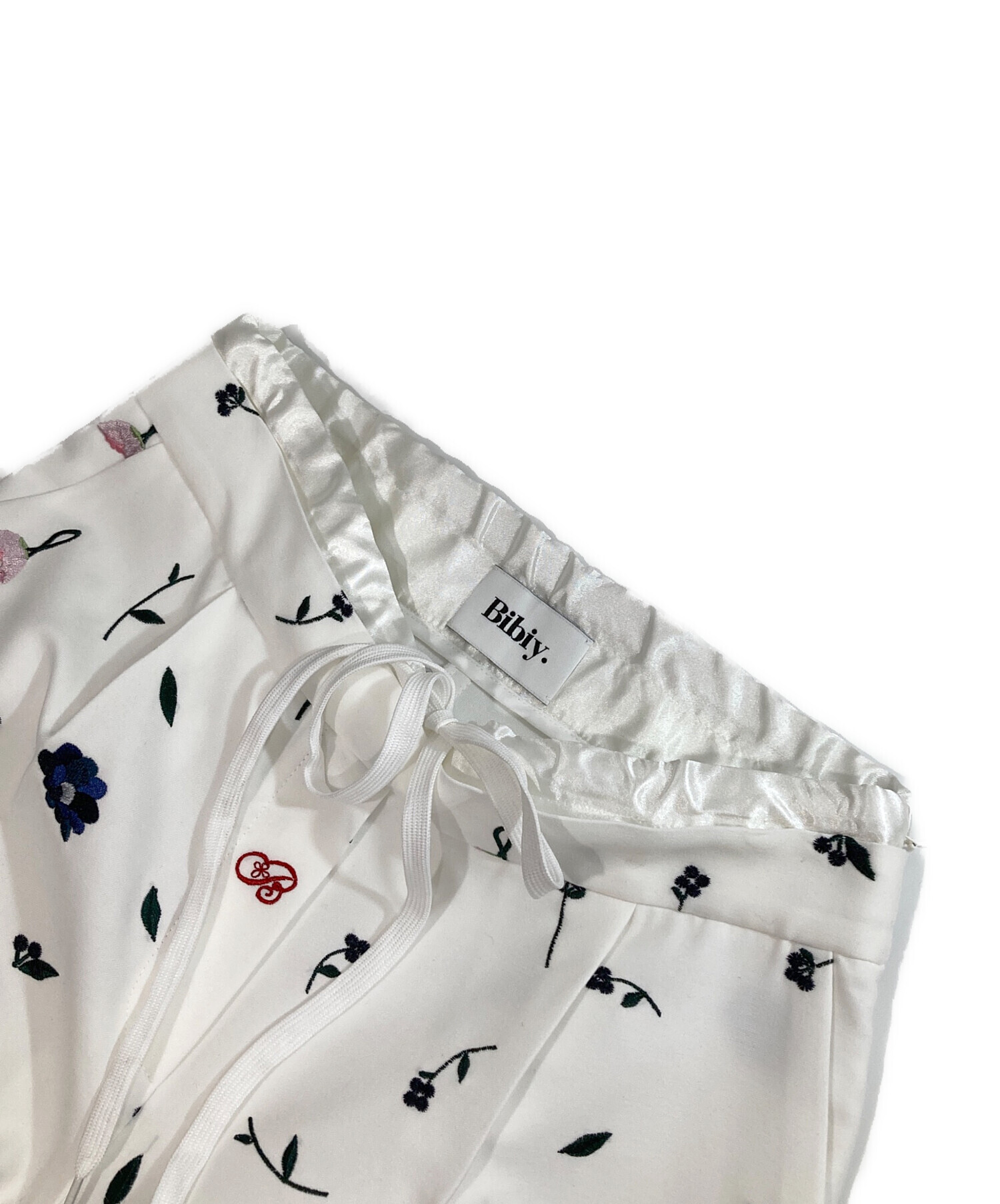 中古・古着通販】Bibiy. (ビビィ) B.BLOOMY SLACKS 刺繍 総柄イージー