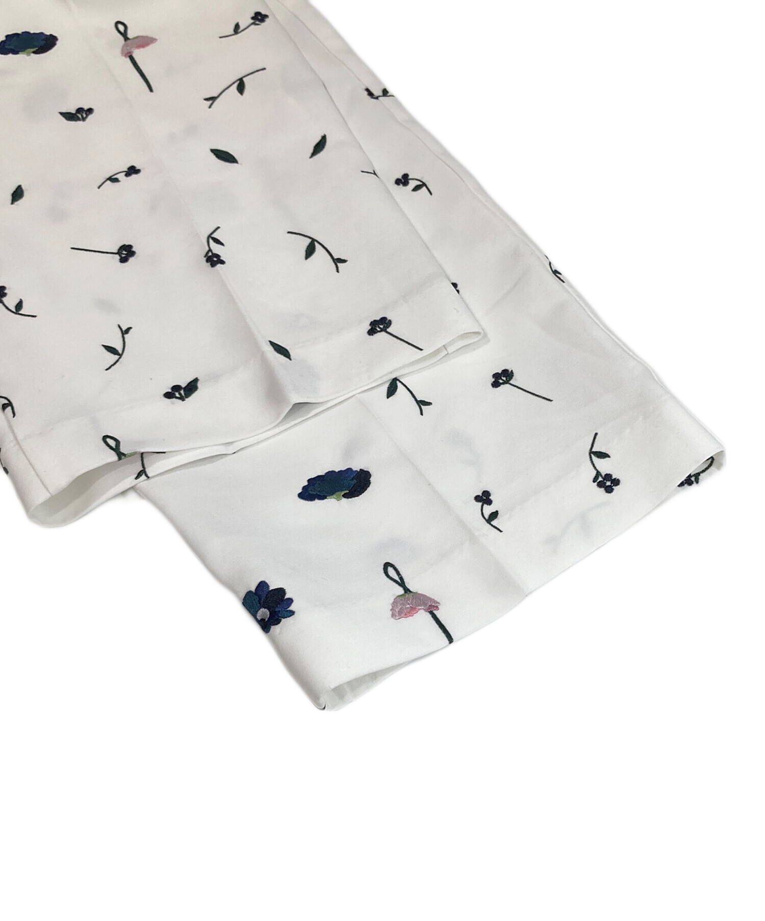 中古・古着通販】Bibiy. (ビビィ) B.BLOOMY SLACKS 刺繍 総柄イージー