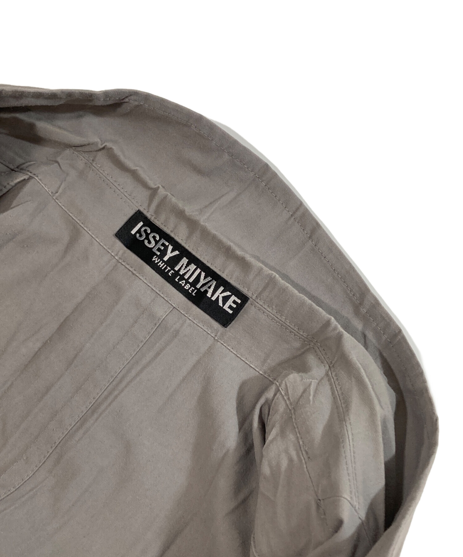 【タイムセール】ISSEY MIYAKE グレー テーラードジャケット 中古・古着通販】ISSEY MIYAKE (イッセイミヤケ) マオカラージャケット