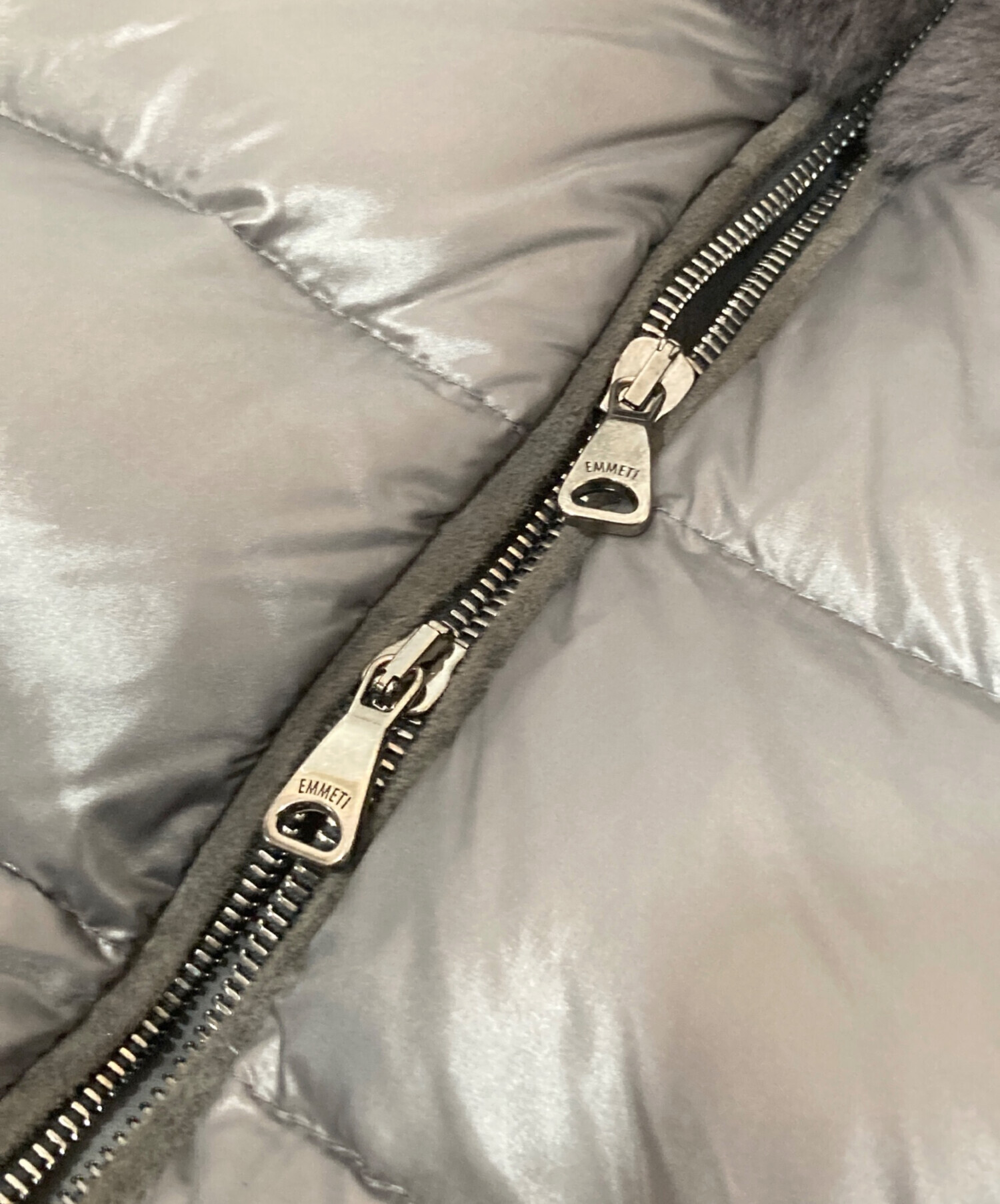 エンメティ STEFANY ムートン ダウンベスト ジレ フォックファー 38 STEFANY | 2023 AUTUMN & WINTER | WOMEN | EMMETI di Franco