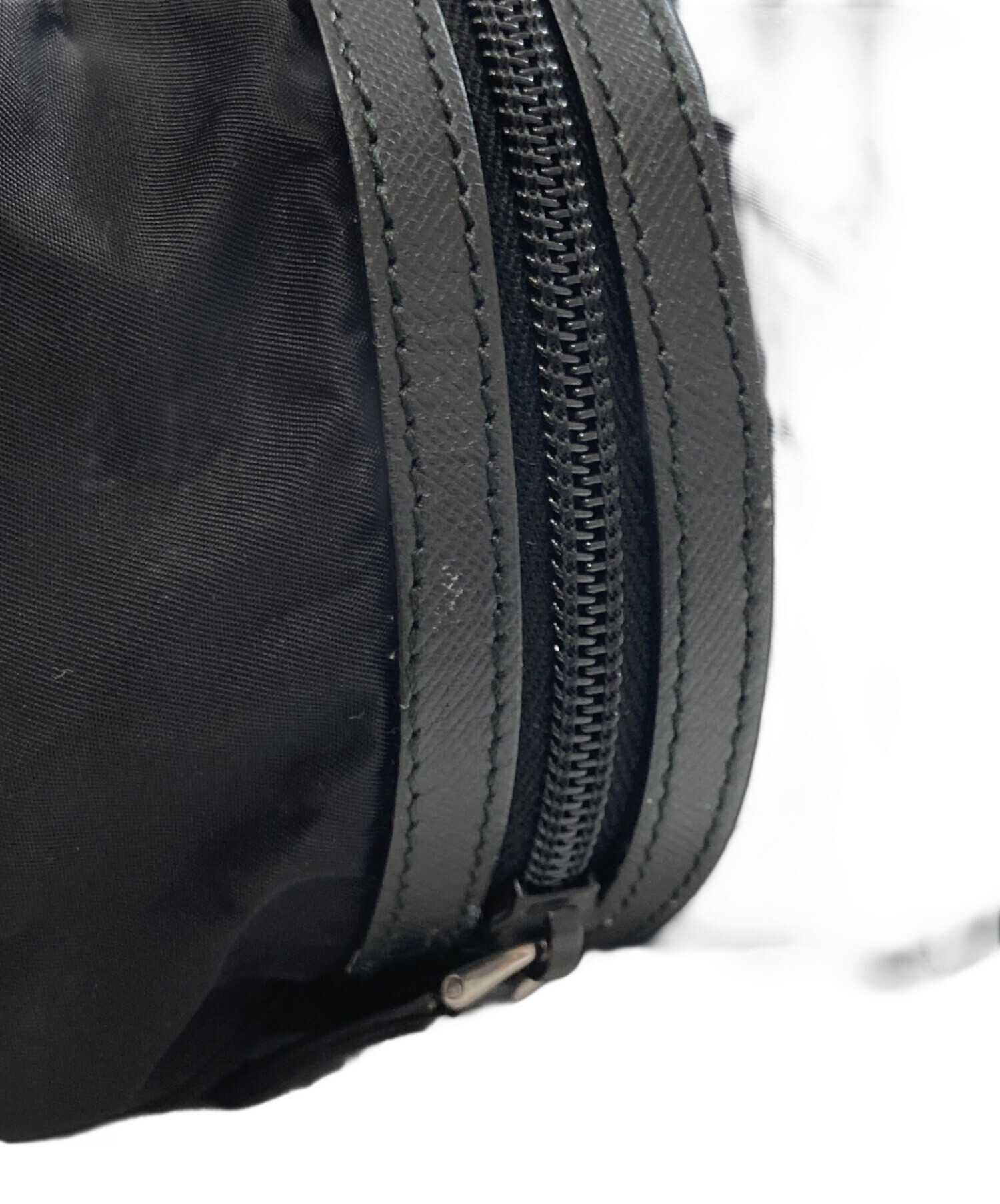 中古・古着通販】PRADA (プラダ) 三角プレート ナイロンクラッチバッグ