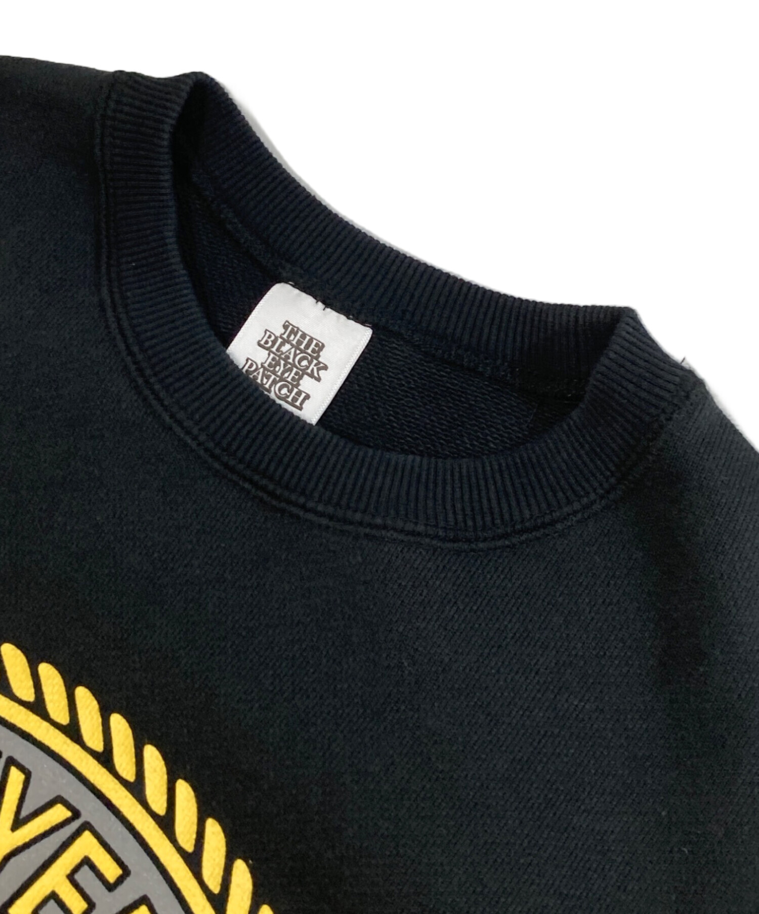 ブラック アイパッチ スクリプト ロゴ スクエア ネック L/S Tシャツ 