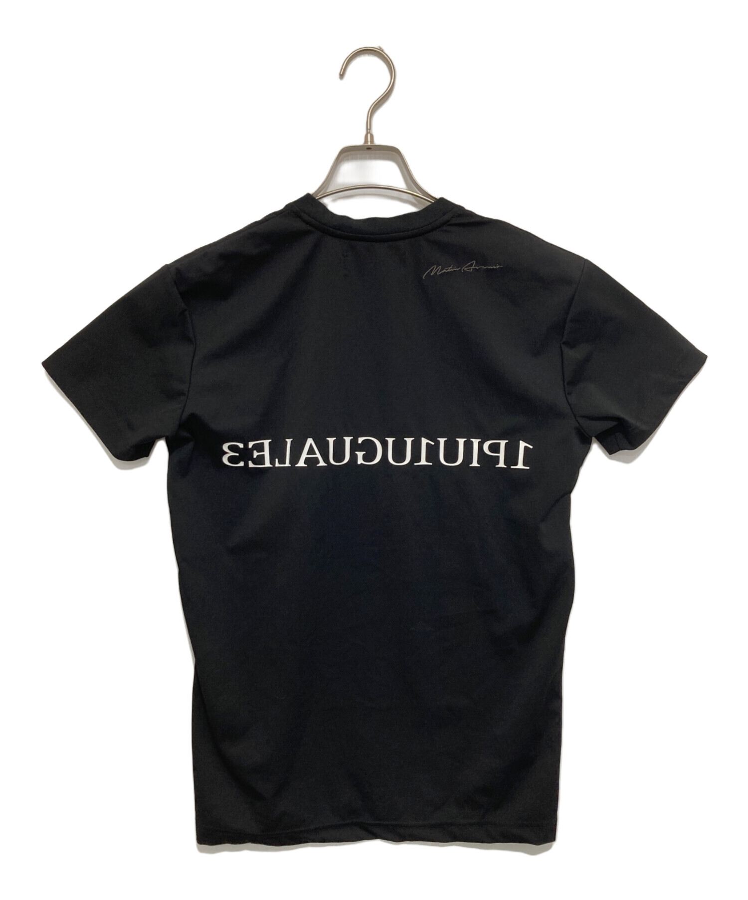 1PIU1UGUALE3 ロゴプリント ブラックシャツ 中古・古着通販】1piu1uguale3 MIKURU ASAKURA (ミクル アサクラ