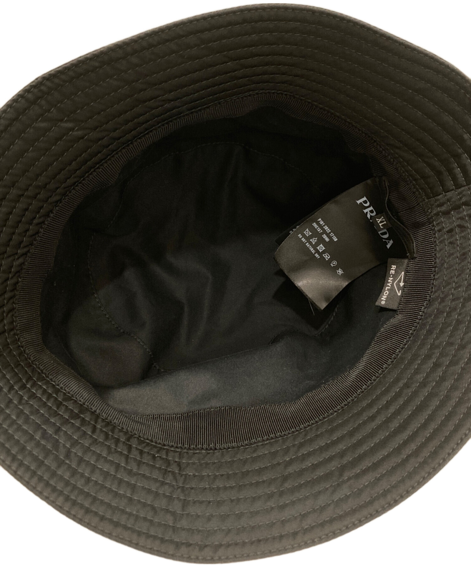 PRADA プラダ RE-NYLON 三角プレート バケットハット sizeL 中古・古着通販】PRADA (プラダ) RE NYLON 三角ロゴプレート バケット