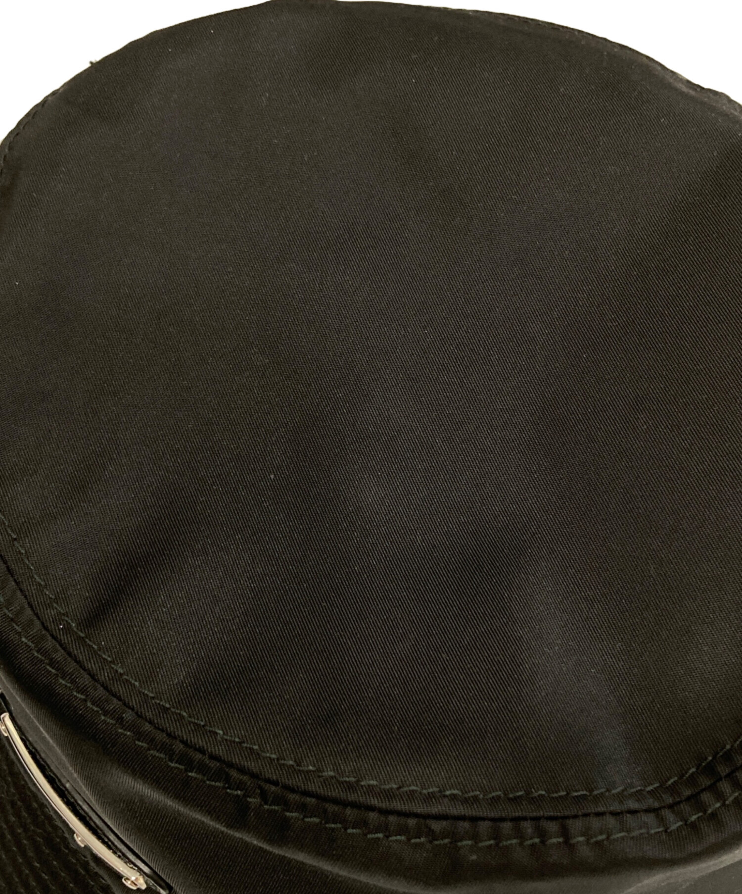 中古・古着通販】PRADA (プラダ) RE NYLON 三角ロゴプレート バケット 中古・古着通販】PRADA (プラダ) RE NYLON 三角ロゴプレート バケット
