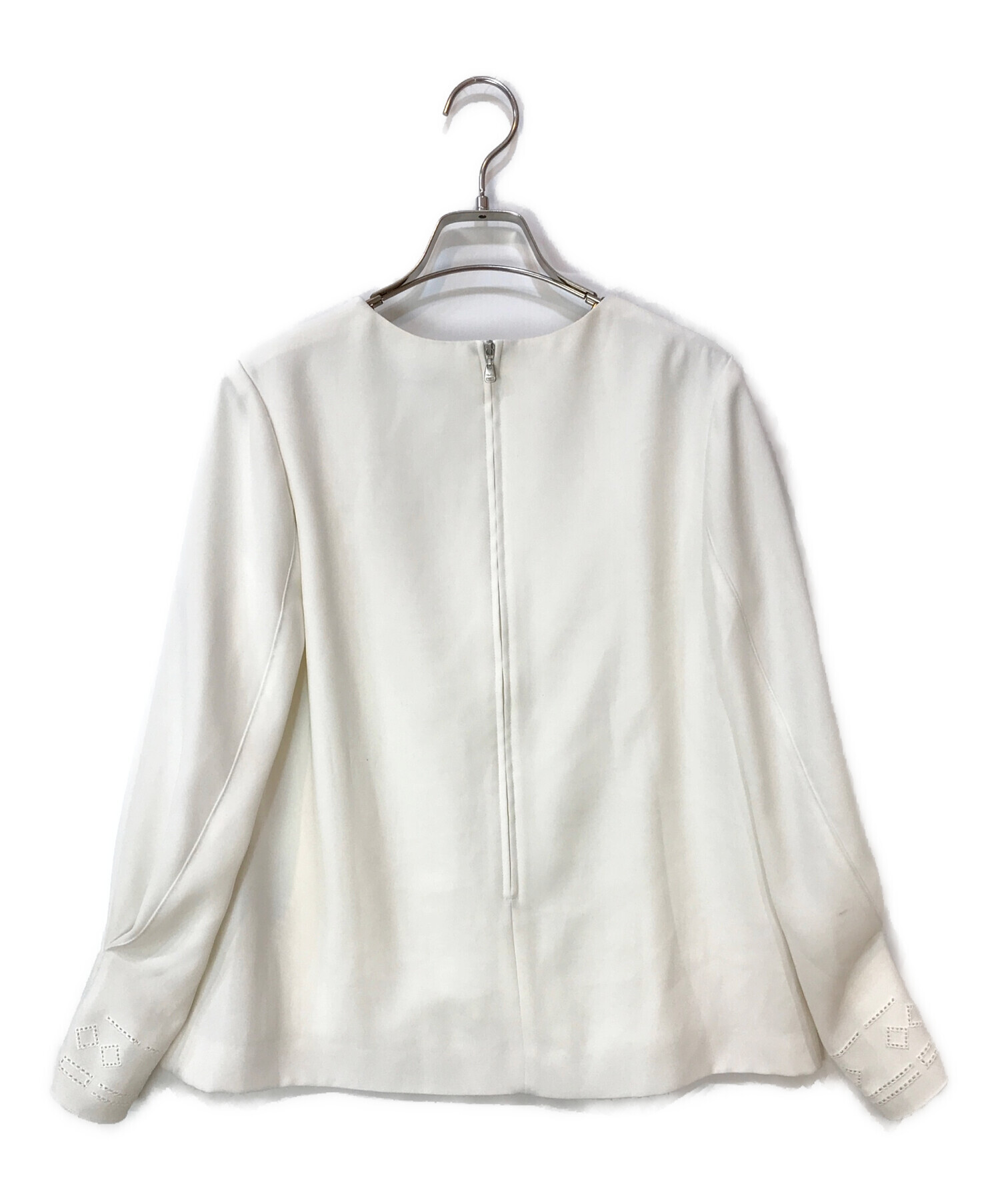 フォクシーニューヨーク　トップス　白襟　白襟パフスリーブカットソー 中古・古着通販】FOXEY NEWYORK (フォクシーニューヨーク) vネック