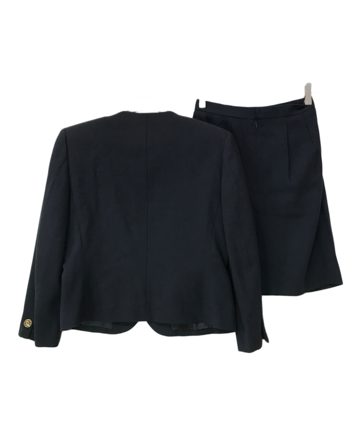 BURBERRY　LONDON 濃紺　スーツセット（ジャケットとスカート）　38 BURBERRY（スーツ）のフリマアイテム一覧