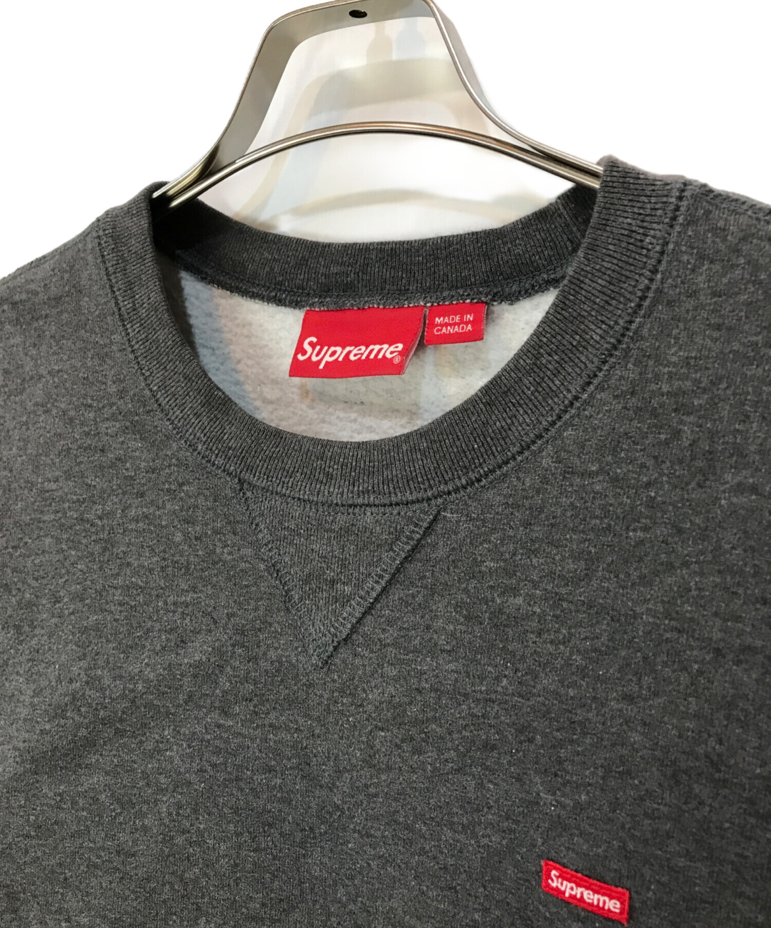 シュプリーム Small Box Crewneck 23FW 前V スウェット Supreme Small Box Crewneck (FW23) - $138