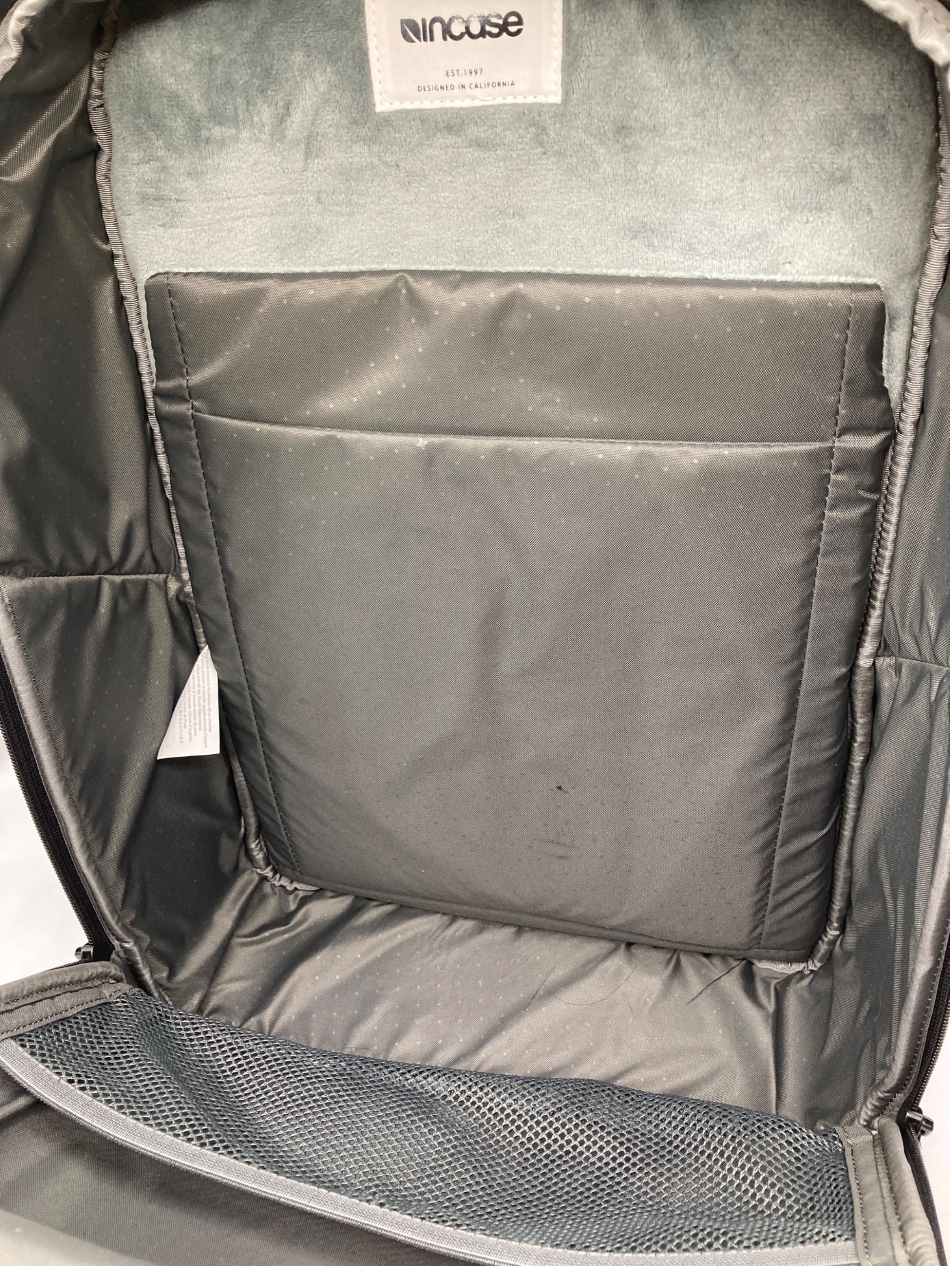 中古・古着通販】Incase (インケース) A.R.C. Daypack / 20L ブラック 