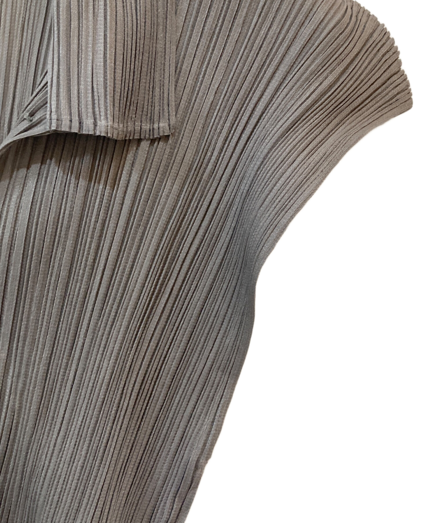 PLEATS PLEASE カットソー　ノースリーブ 中古・古着通販】PLEATS PLEASE (プリーツプリーズ) Vネック