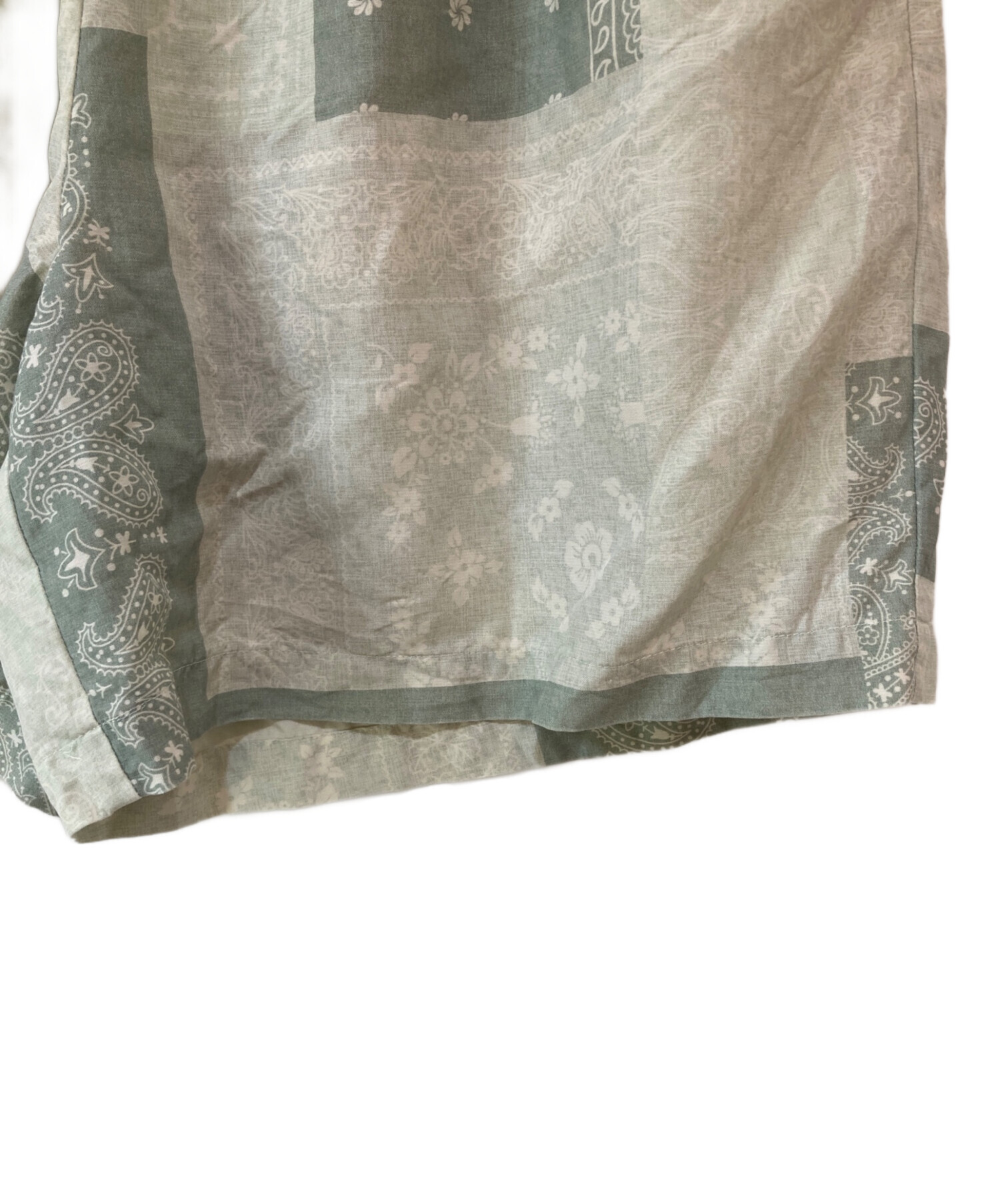 中古・古着通販】KITH (キス) Silk Lyocell Bandana Cedar Short