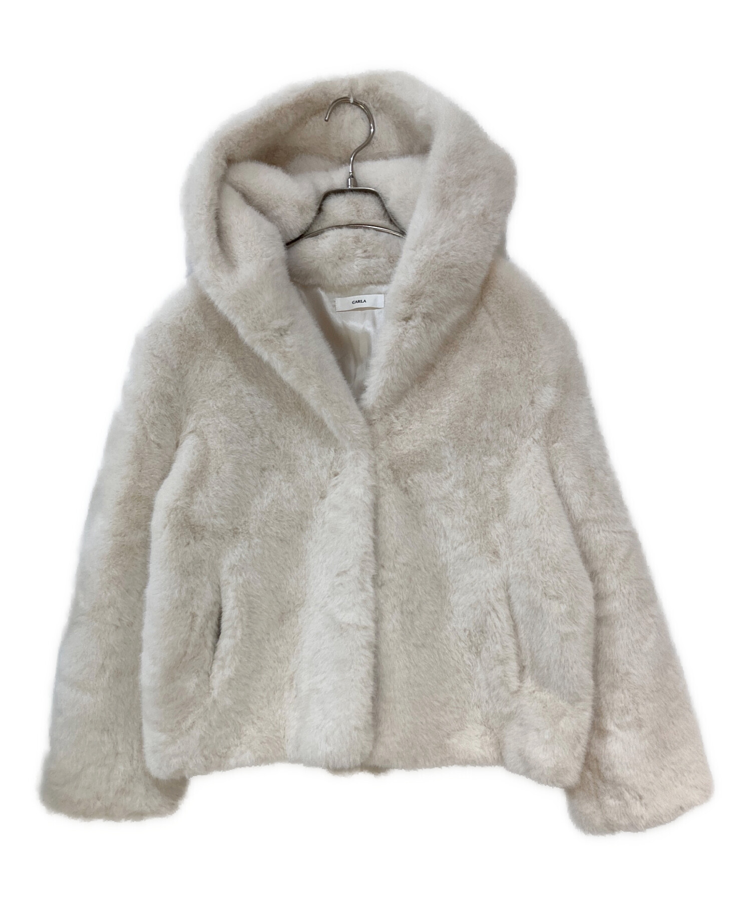 新品未使用CARLA Eco fur hood coat / white カーラ 中古・古着通販】CARLA (カーラ) Eco fur hood coat アイボリー サイズ