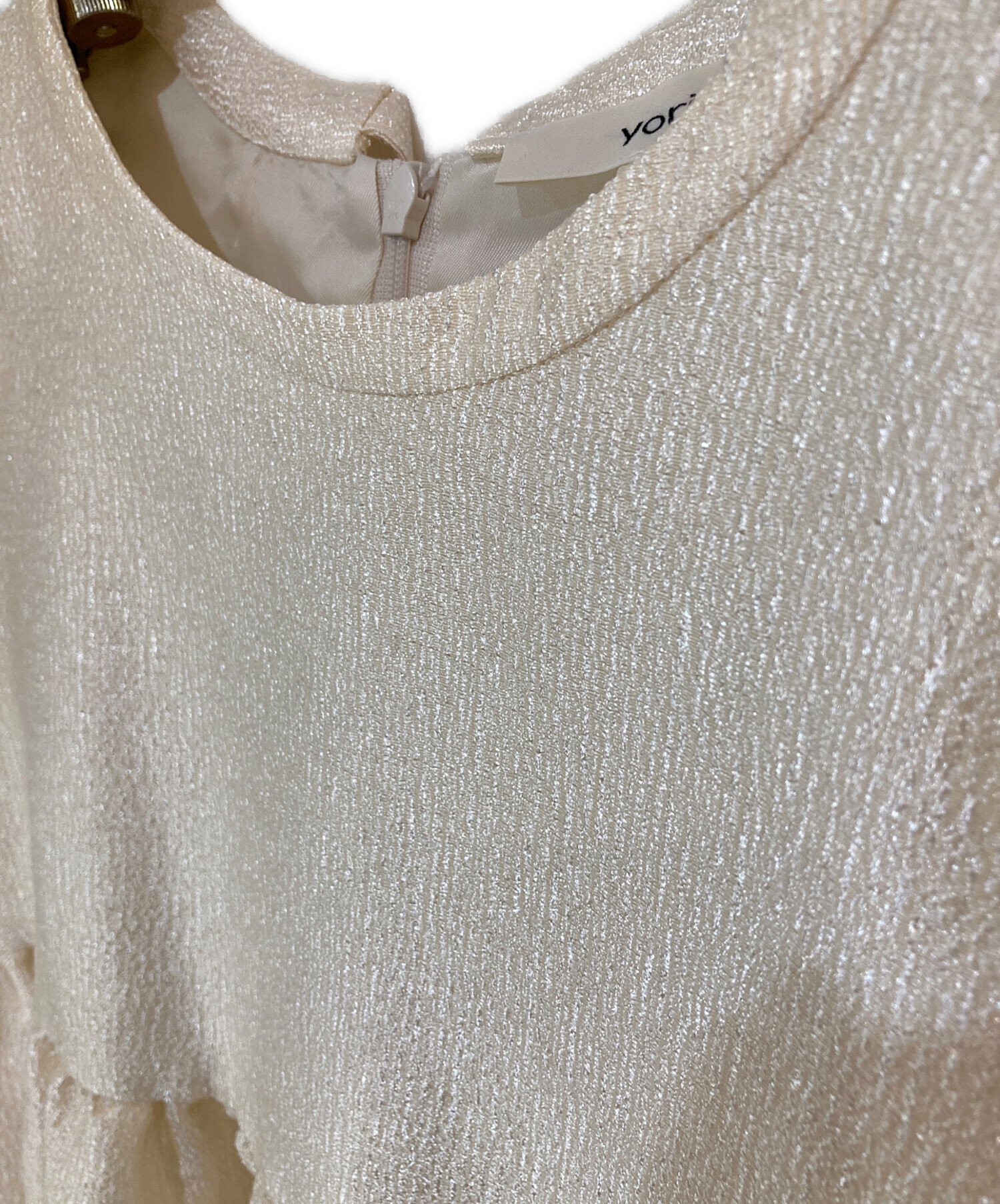 【新品】yori ヨリ シャイニーパフブラウス パフスリーブ ペプラム 36 S 中古・古着通販】YORI (ヨリ) シャイニーパフブラウス アイボリー