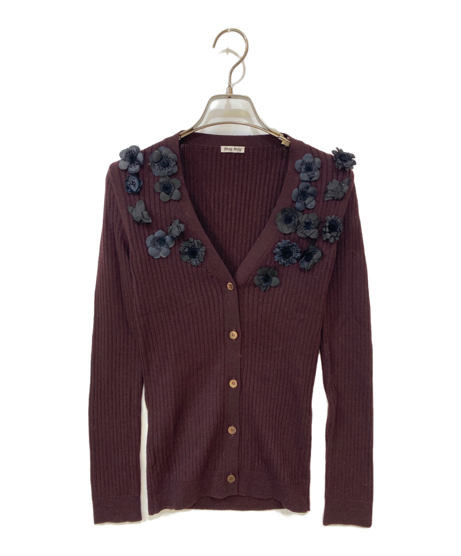 【良品】MIU MIU 花柄カーディガン パープル 36 ショート丈 羽織り 中古・古着通販】MIU MIU (ミュウミュウ) 装飾Vネックカーディガン