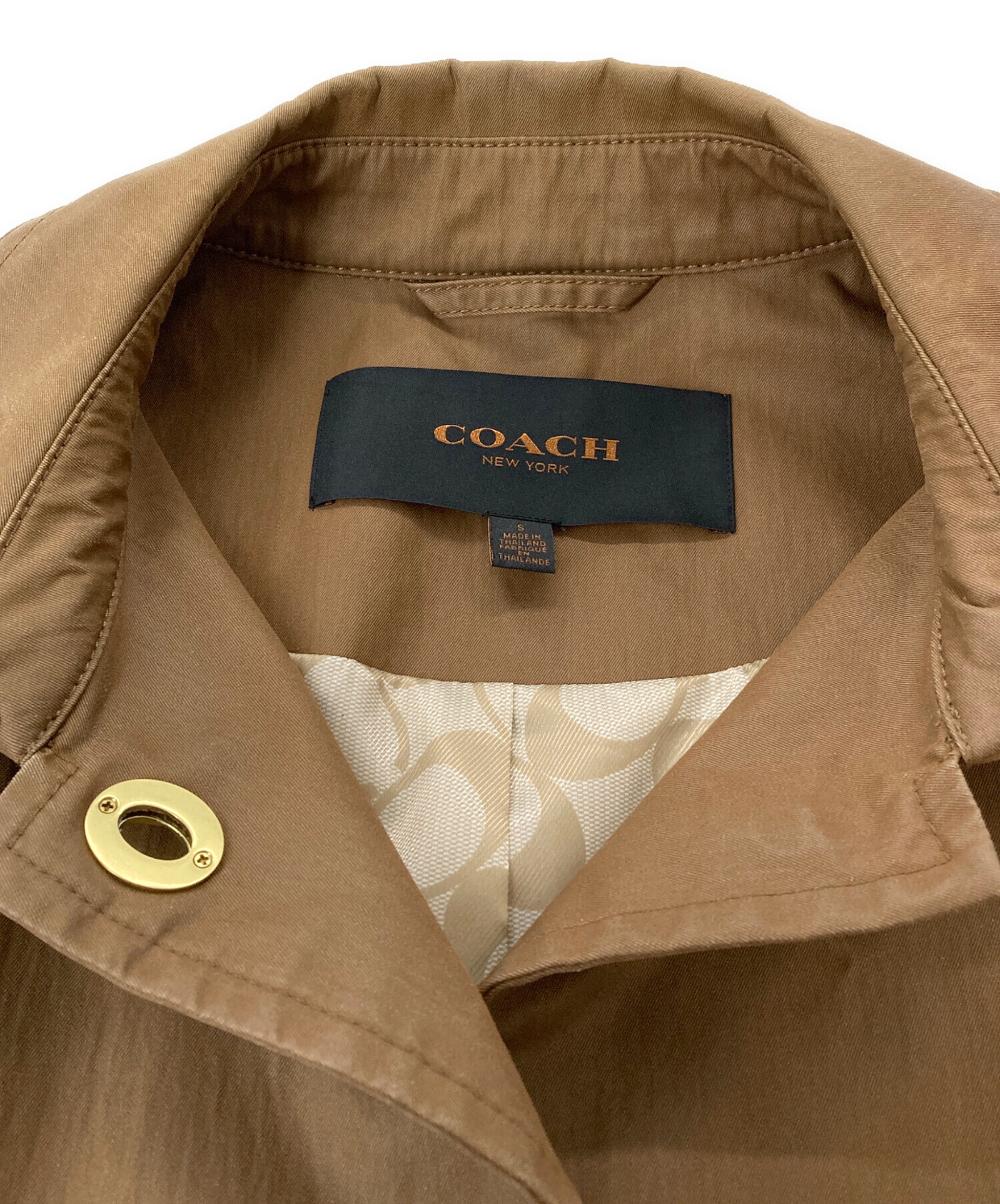 コーチ　COACH （L） ステンカラーコート　シングル　裏地総柄　カーキ コーチ COACH ステンカラーコート シグネチャー 裏地総柄 ロングコート