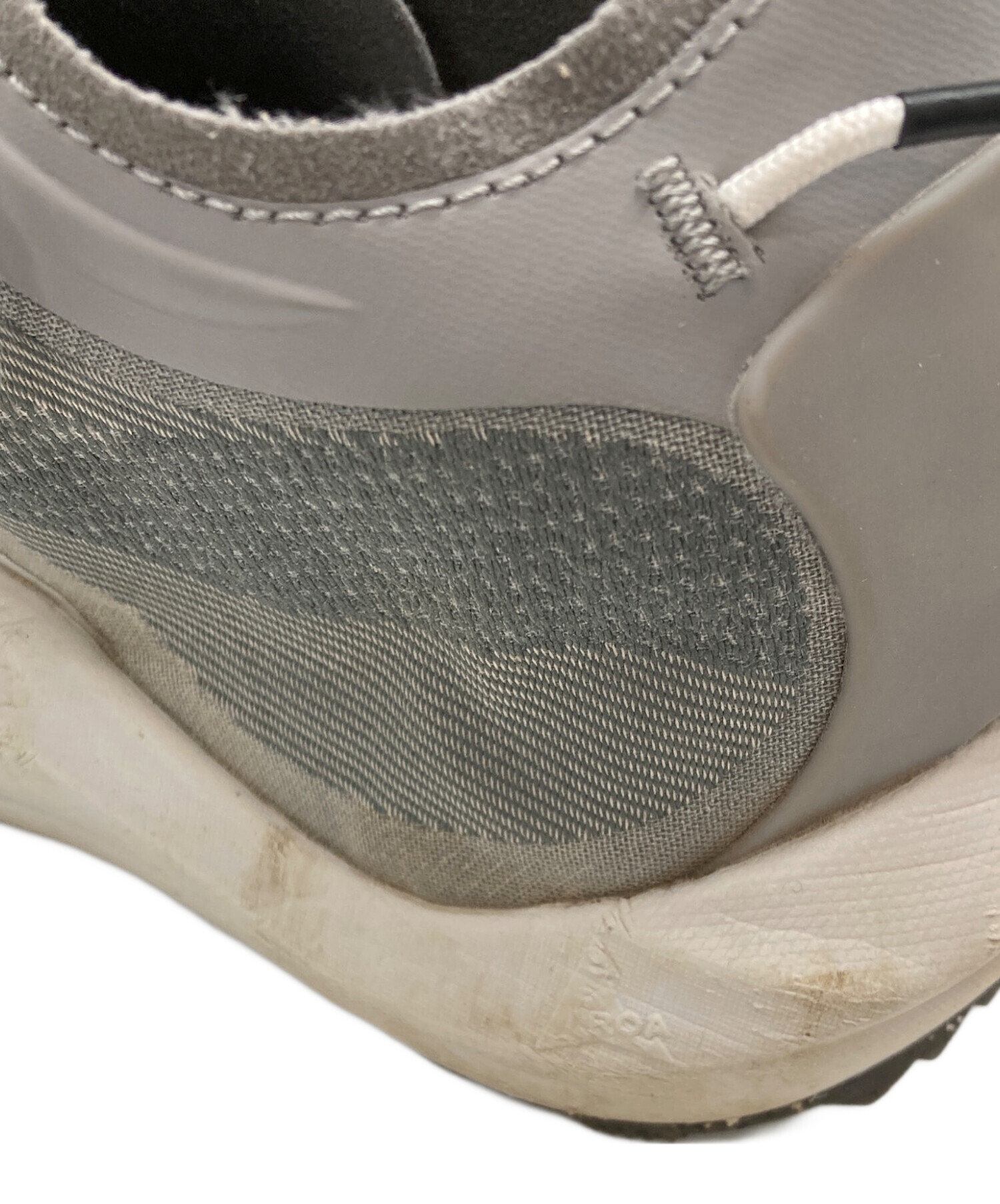 中古・古着通販】ROA (ロア) SELLAローカットスニーカー グレー(TAUPE