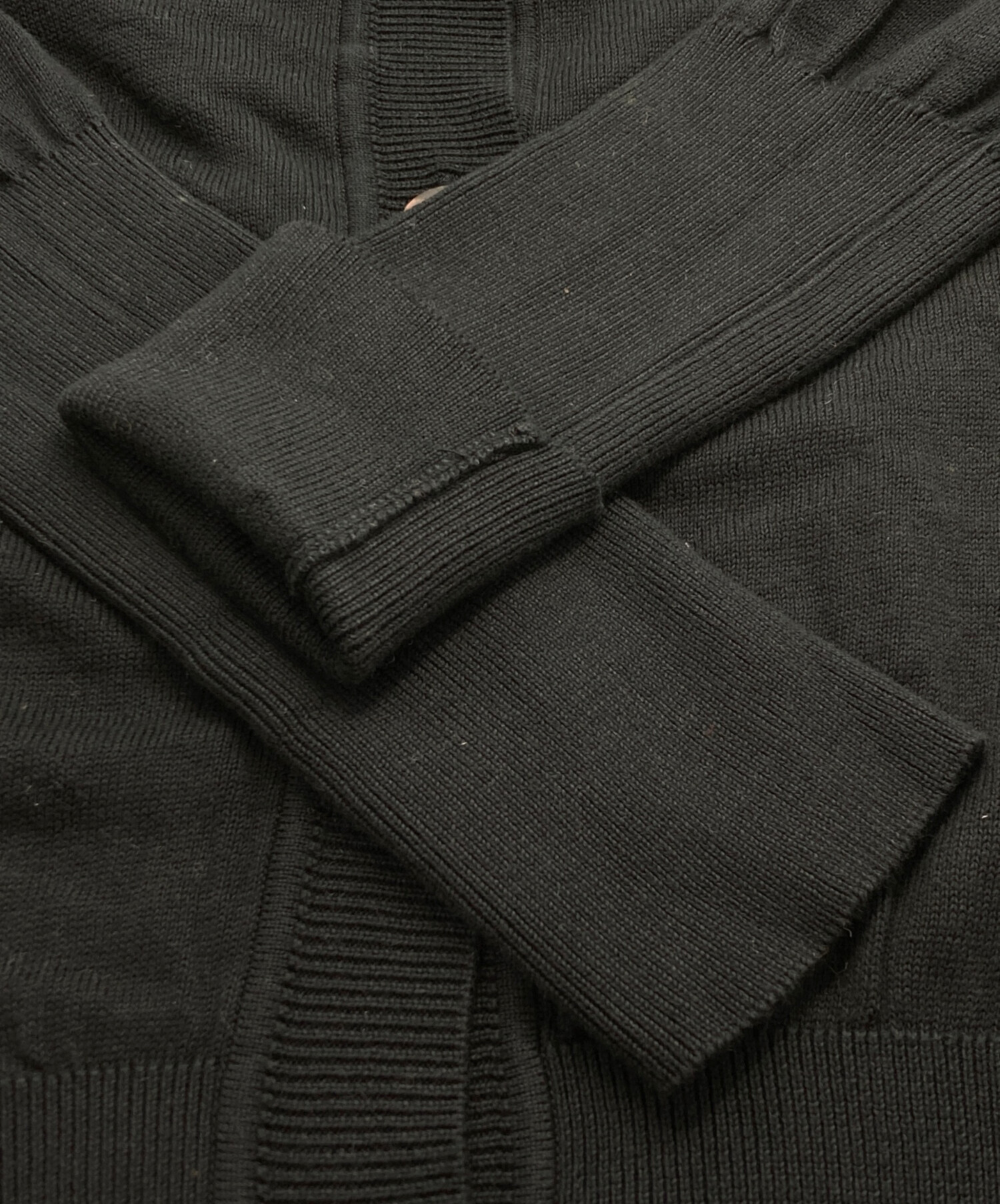 2023年秋冬ヨウジヤマモト変形ニットカーディガン　yohji yamamoto Yohji Yamamoto 2023年秋冬コレクション | パリ | 画像95枚 - FASHIONSNAP