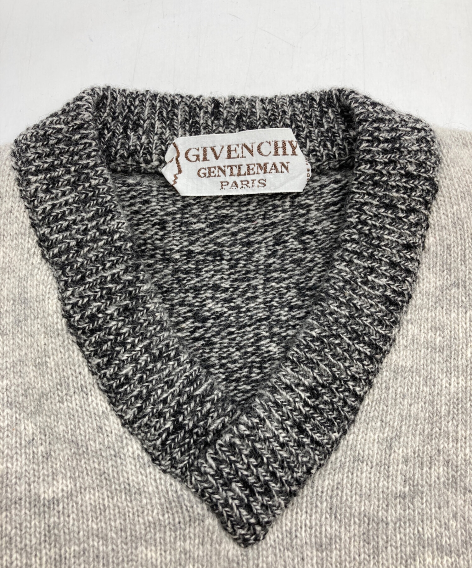 中古・古着通販】GIVENCHY (ジバンシィ) [古着]Vネックウールニット