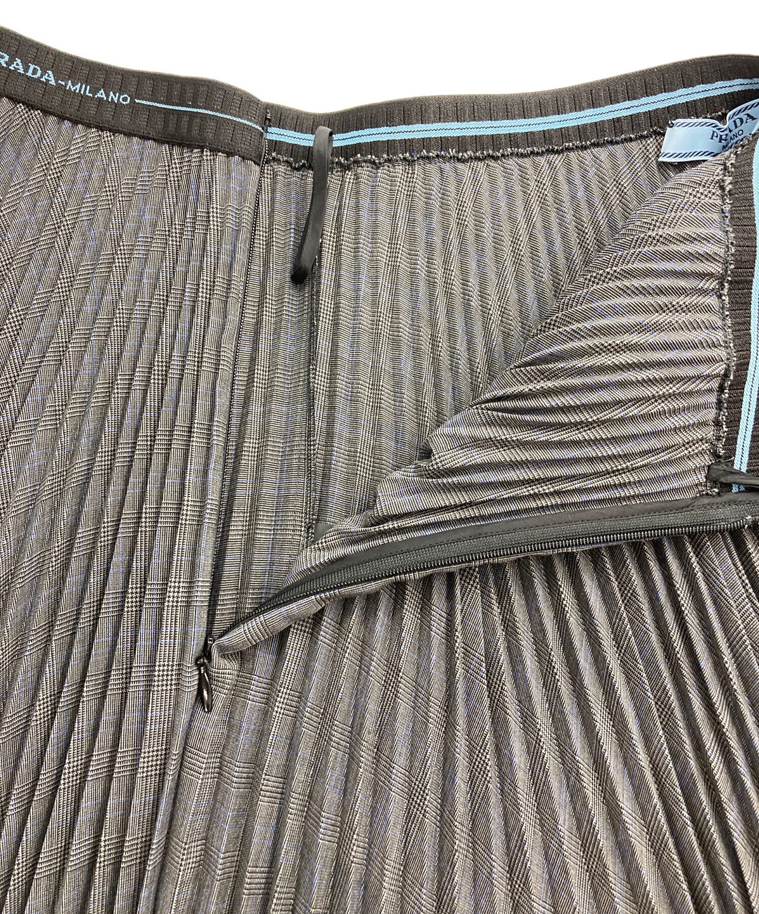 中古・古着通販】PRADA (プラダ) ウエストロゴプリーツスカート グレー